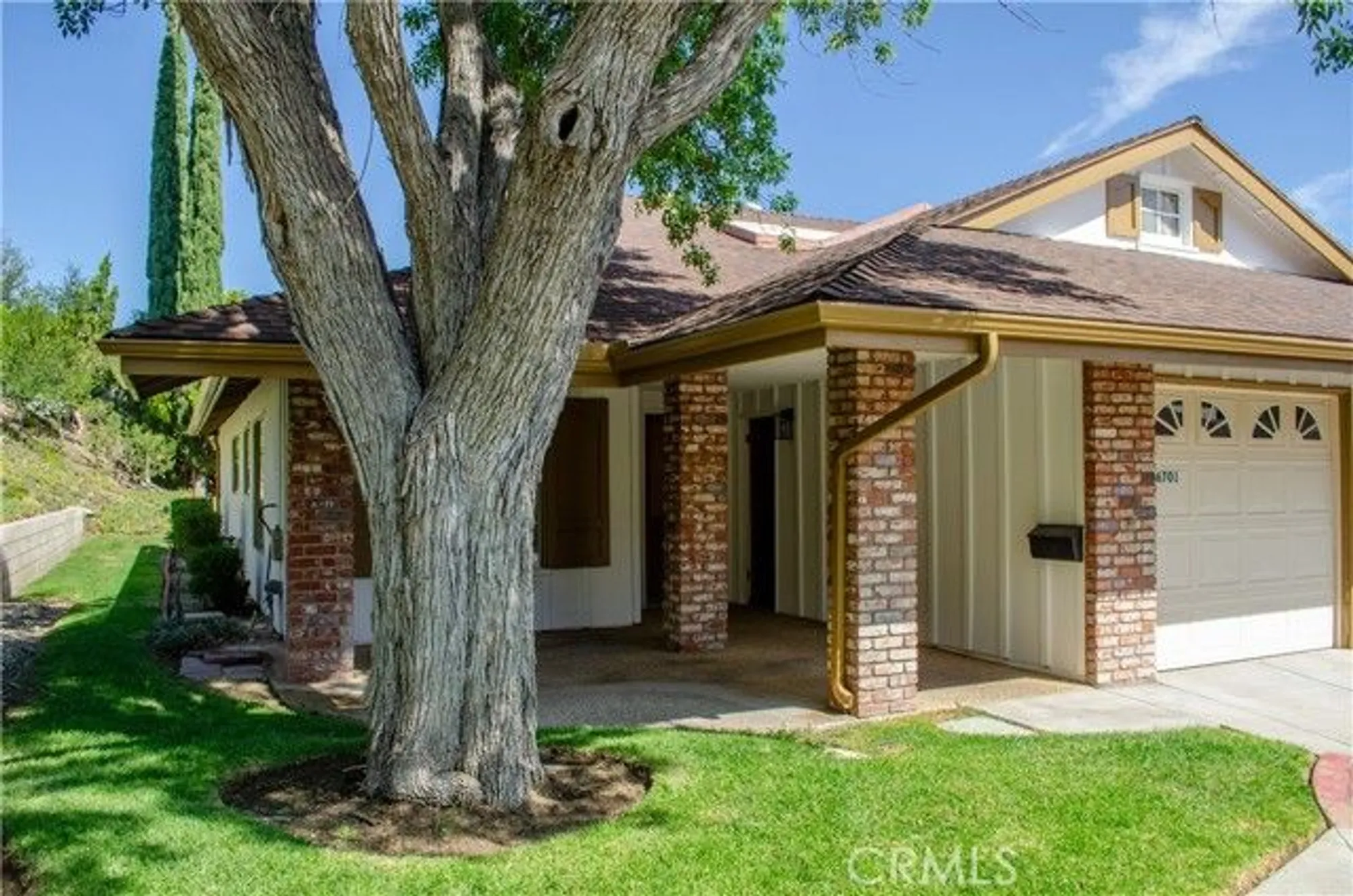 Property Slideshow image 2 of 44 | 26701 oak branch cir, Newhall, CA, 91321