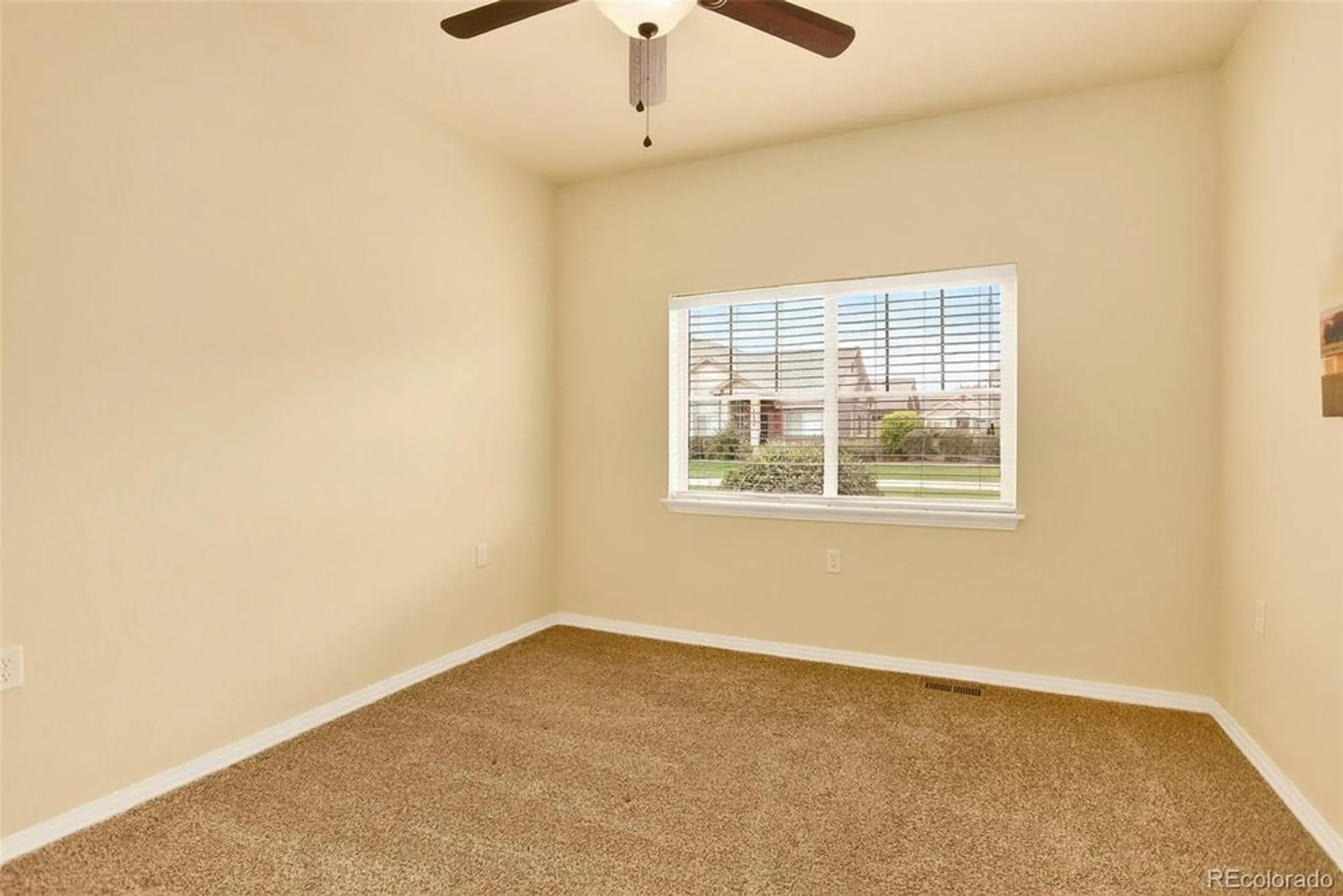 Property Slideshow image 22 of 32 | 12627 madison way, Thornton, CO, 80241