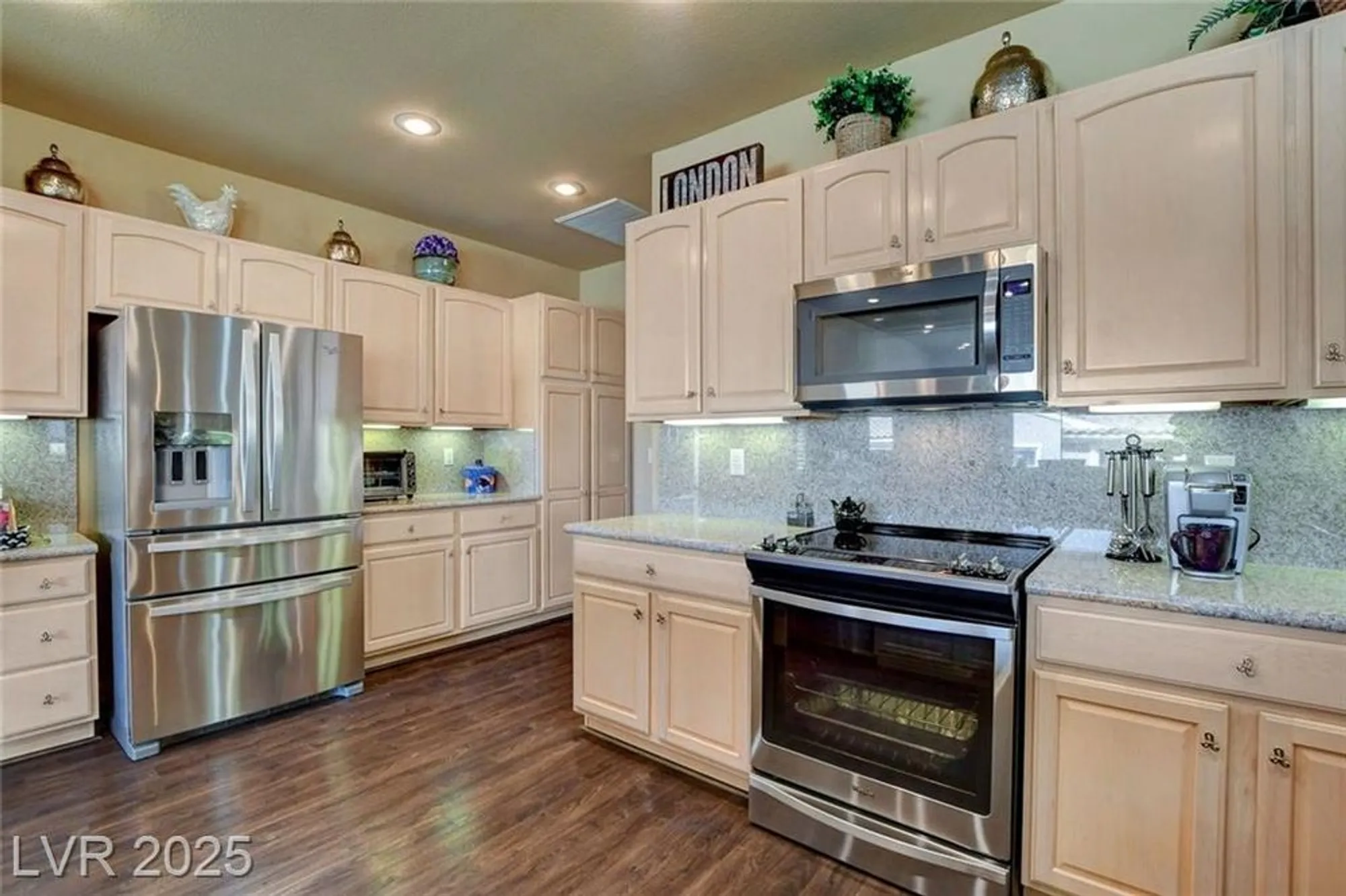 Property Slideshow image 9 of 48 | 4134 riva de tierra ln, Las Vegas, NV, 89135