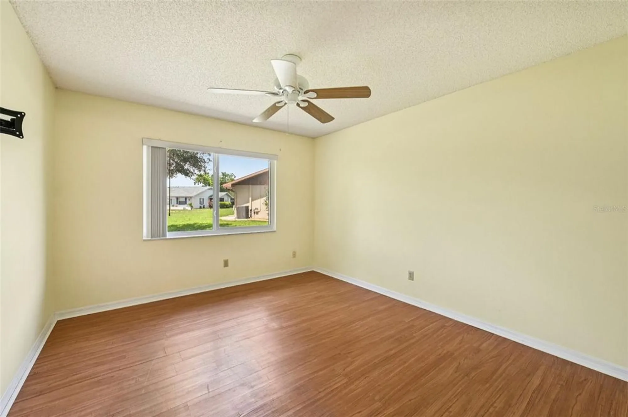 Property Slideshow image 14 of 59 | 1908 canterbury ln 25, Sun City Center, FL, 33573