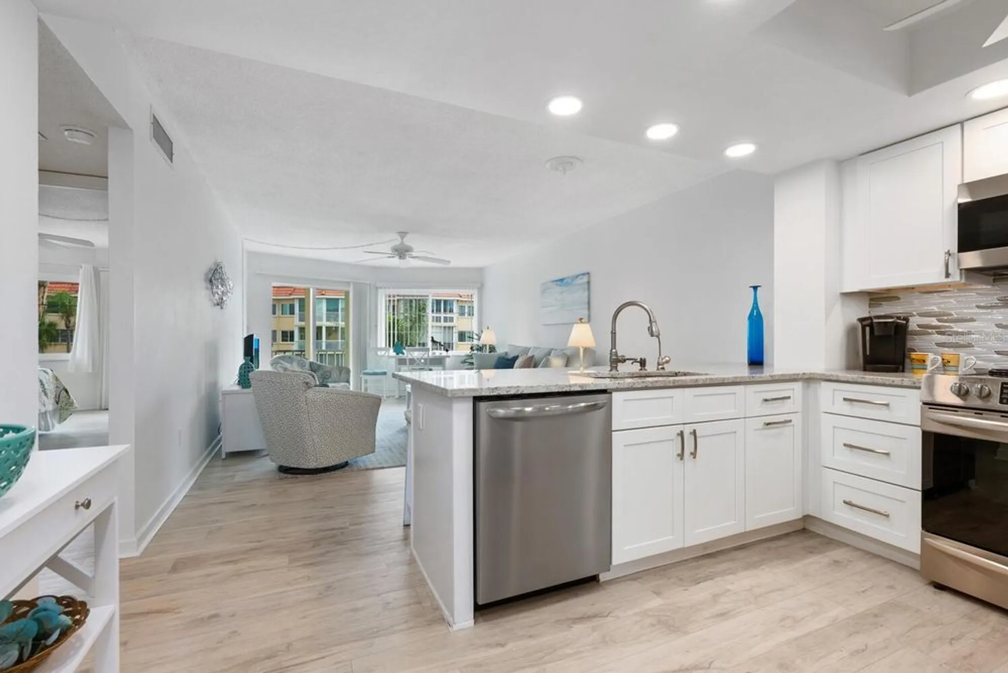 Property Slideshow image 4 of 45 | 1250 n portofino dr apt 304, Sarasota, FL, 34242