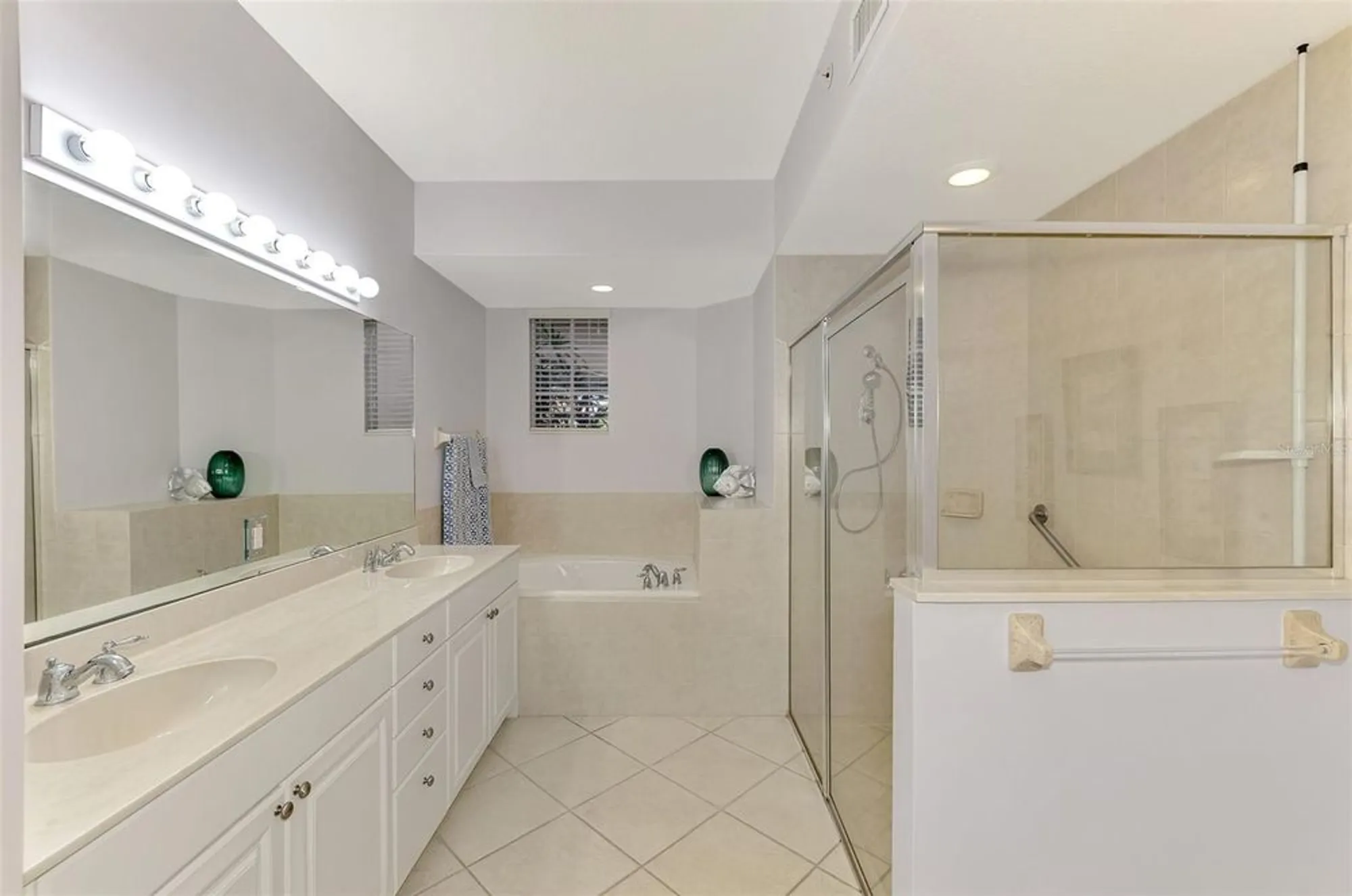 Property Slideshow image 29 of 82 | 4692 club dr # 101, Port Charlotte, FL, 33953