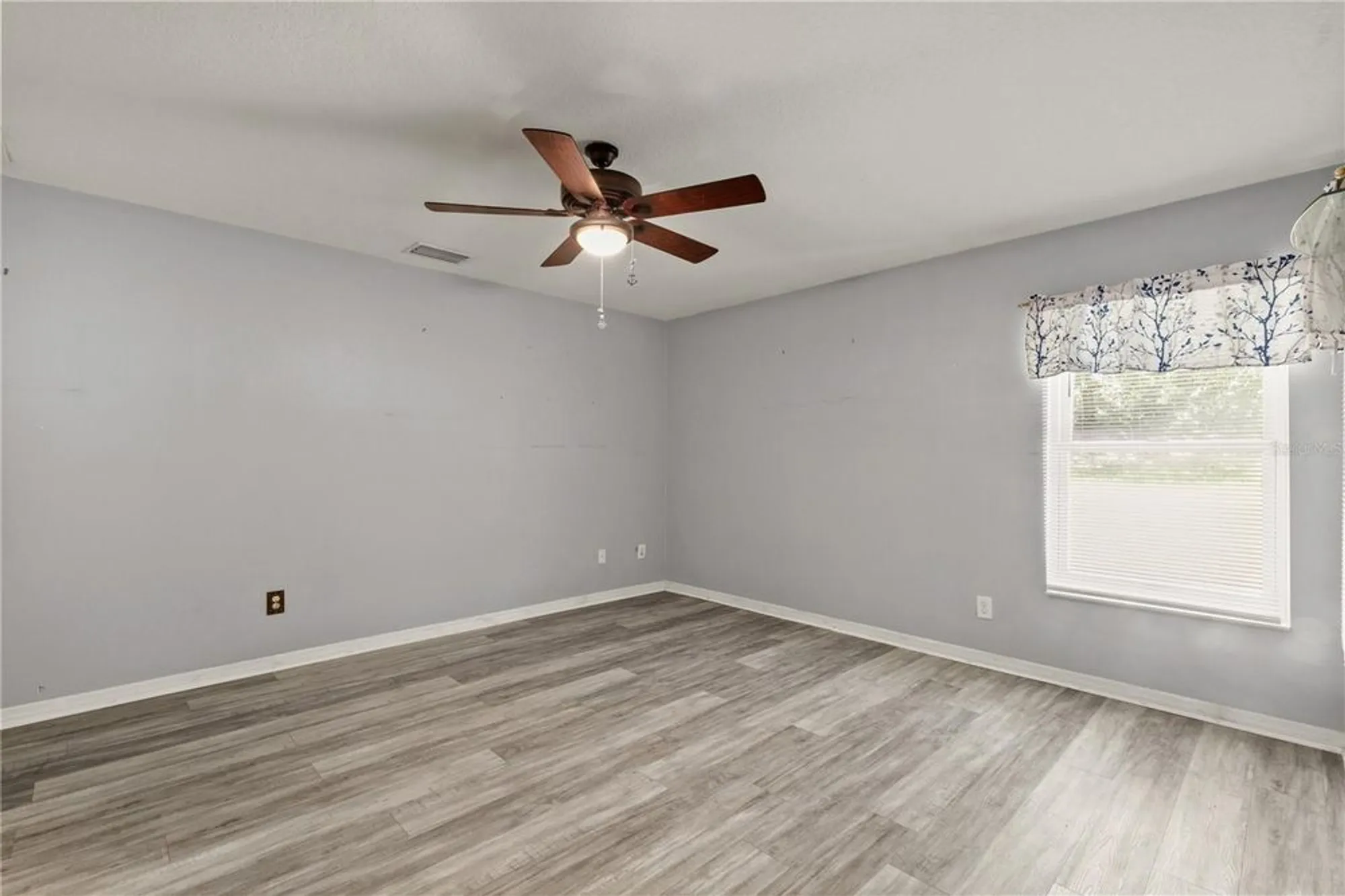 Property Slideshow image 17 of 39 | 26917 white plains way, Leesburg, FL, 34748