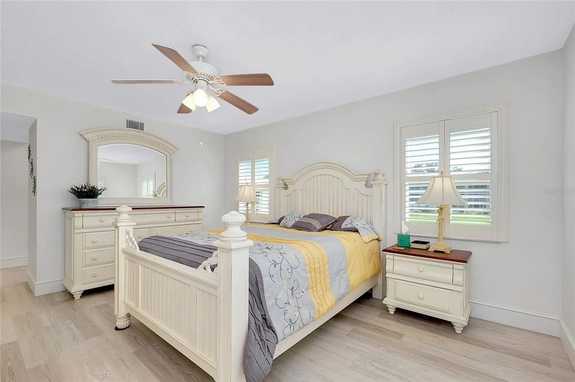 Property Slideshow image 23 of 68 | 433 cerromar ln 430, Venice, FL, 34293