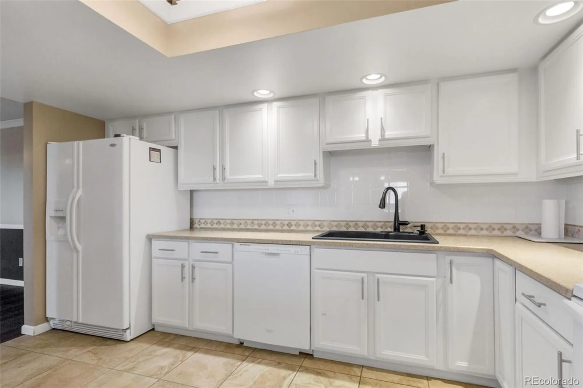 Property Slideshow image 8 of 50 | 14390 e marina dr apt 606, Aurora, CO, 80014