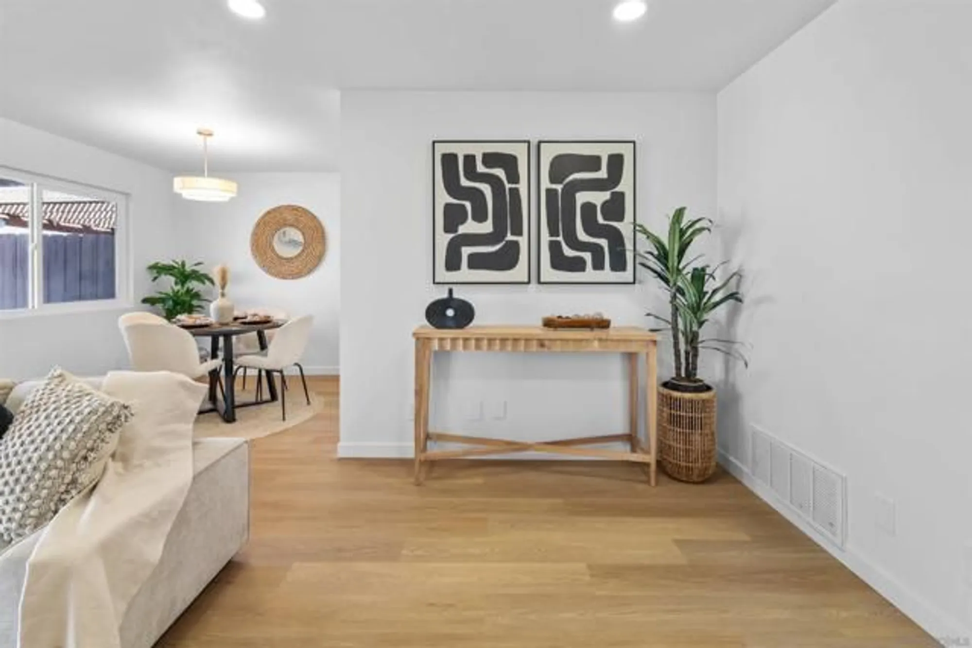 Property Slideshow image 7 of 18 | 3910 san lorenzo ct, Oceanside, CA, 92057