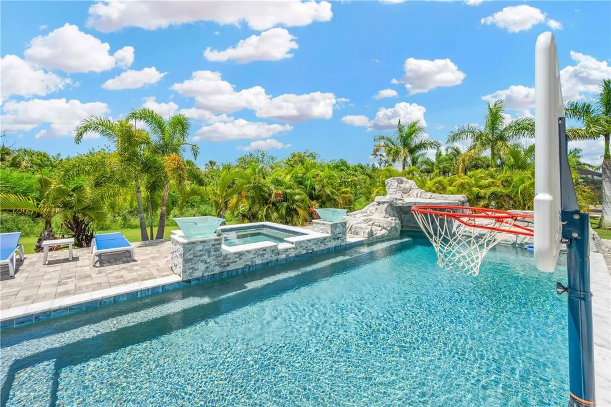 Property Slideshow image 8 of 59 | 832 manns harbor dr, Apollo Beach, FL, 33572