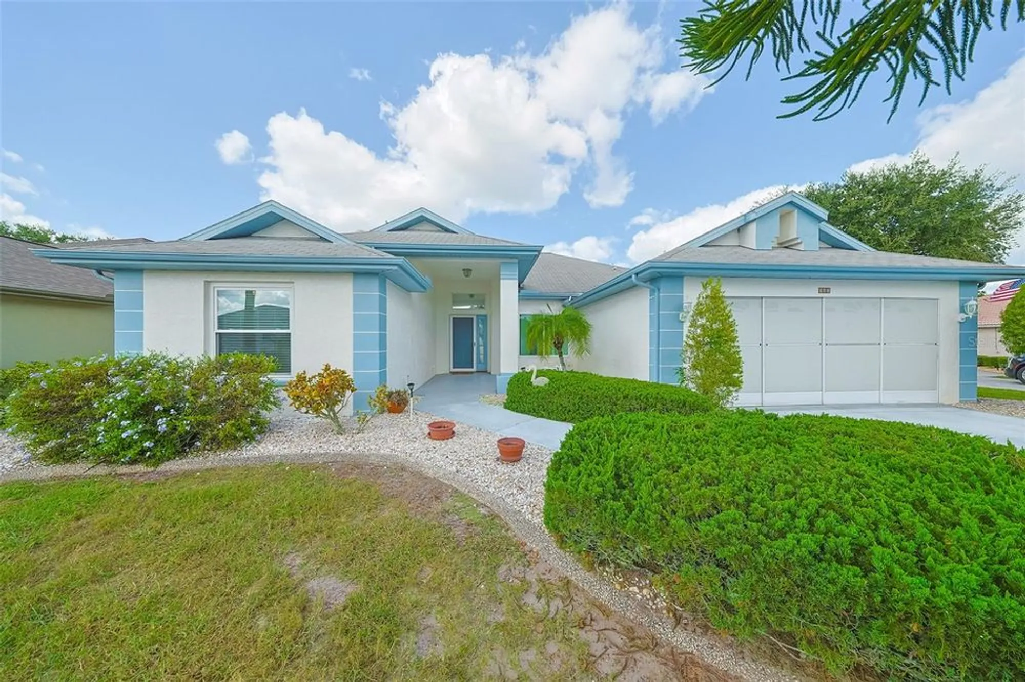 Property Slideshow image 2 of 42 | 352 caloosa palms ct, Sun City Center, FL, 33573