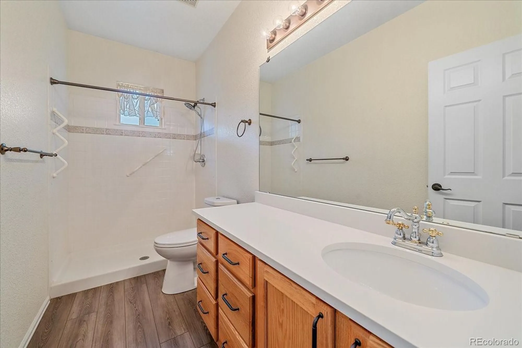 Property Slideshow image 19 of 43 | 22852 e david pl, Aurora, CO, 80016