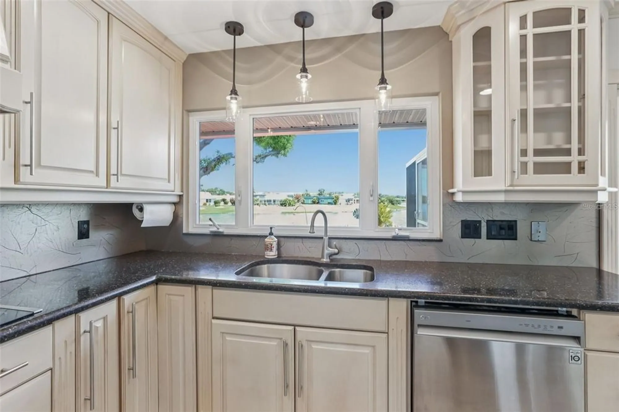 Property Slideshow image 7 of 36 | 1717 danbury dr, Sun City Center, FL, 33573