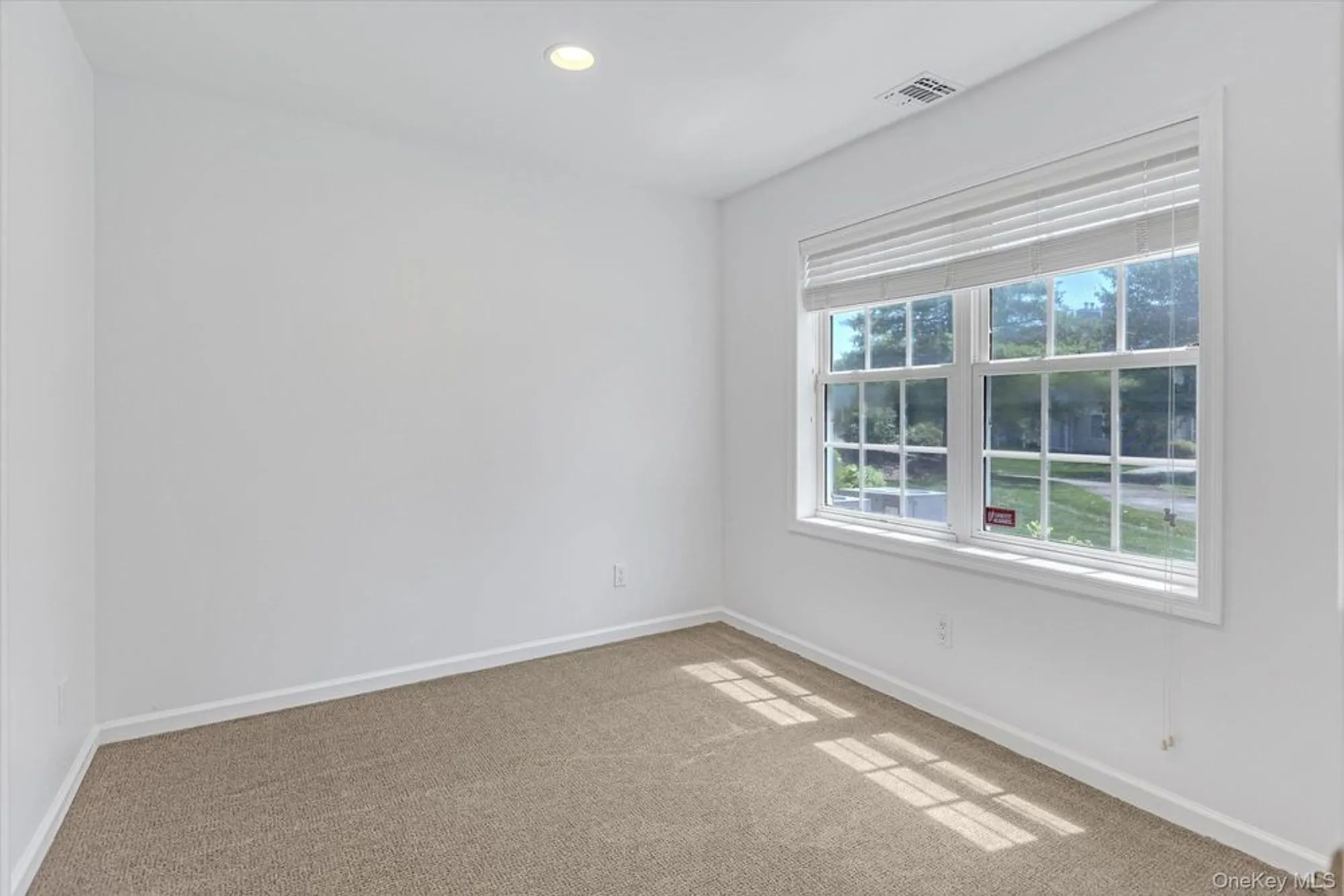 Property Slideshow image 11 of 26 | 911 altessa blvd, Melville, NY, 11747