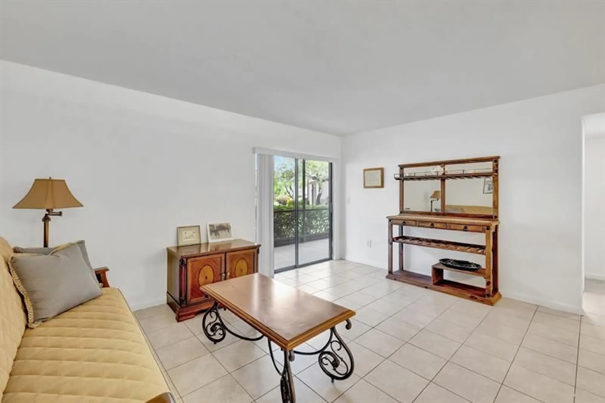 Property Slideshow image 5 of 25 | 9460 s belfort cir # l3-111, Tamarac, FL, 33321