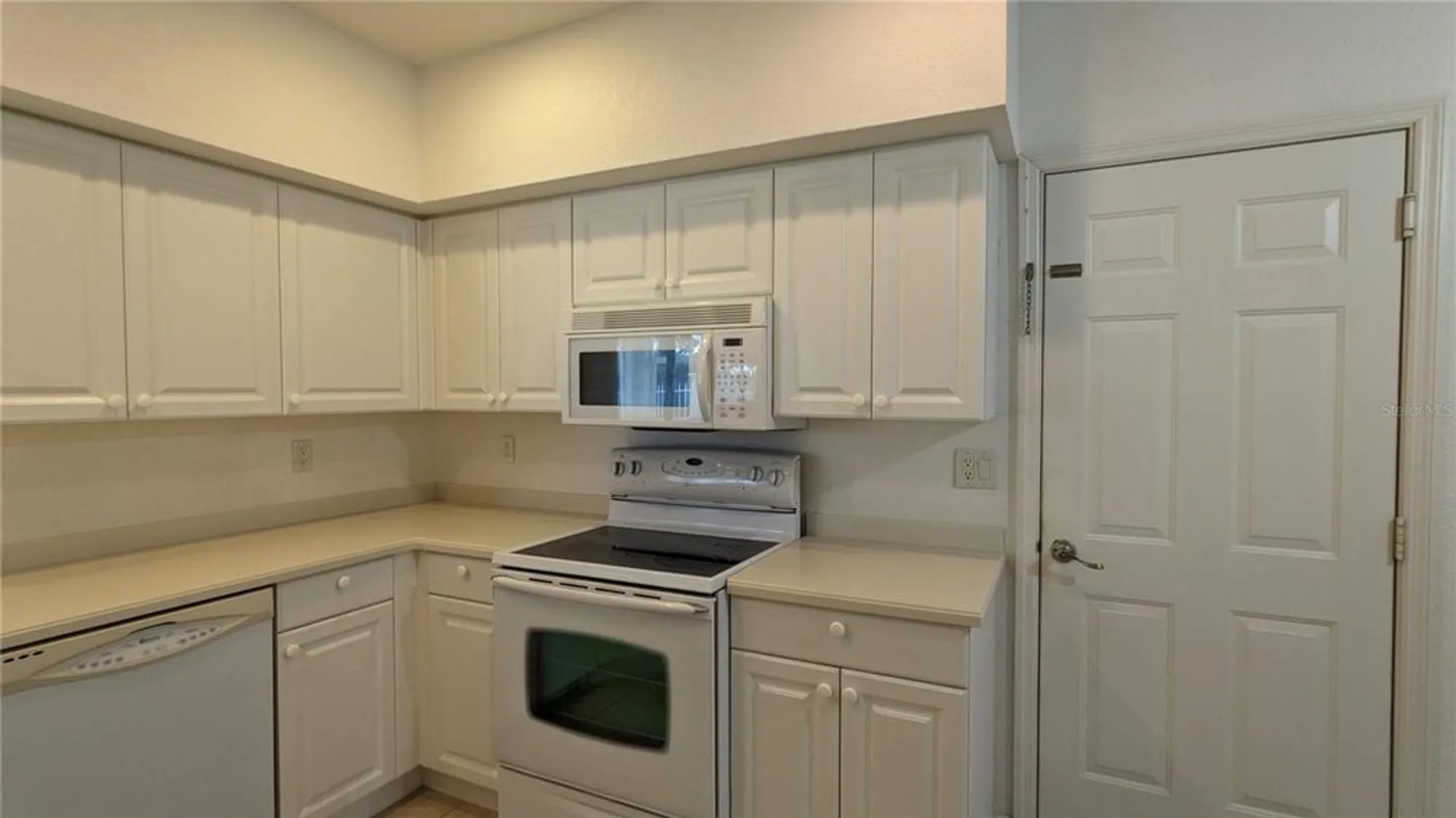Property Slideshow image 14 of 27 | 7307 fountain palm cir # 7-102, Bradenton, FL, 34203