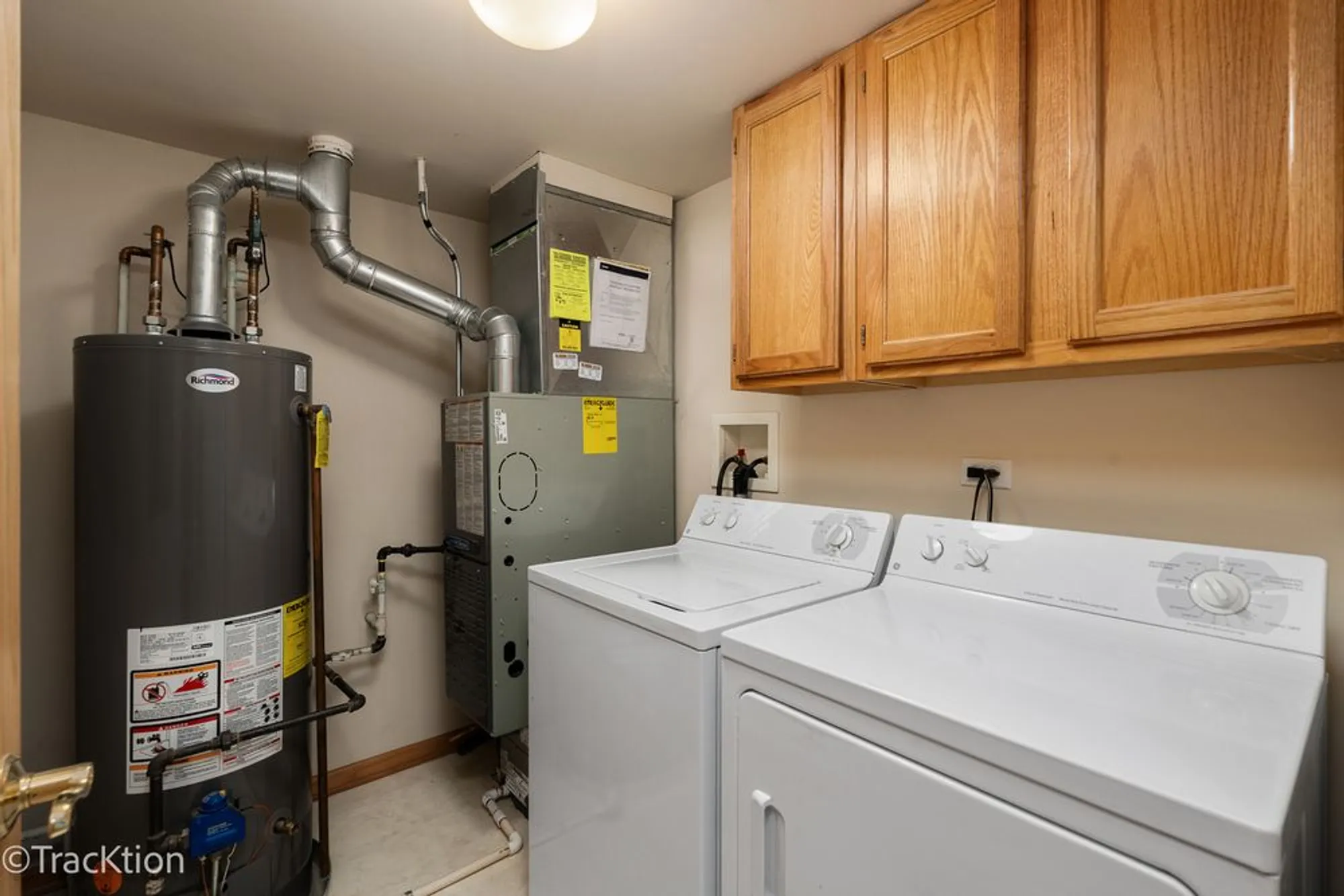 Property Slideshow image 13 of 17 | 13818 s bristlecone ln d, Plainfield, IL, 60544