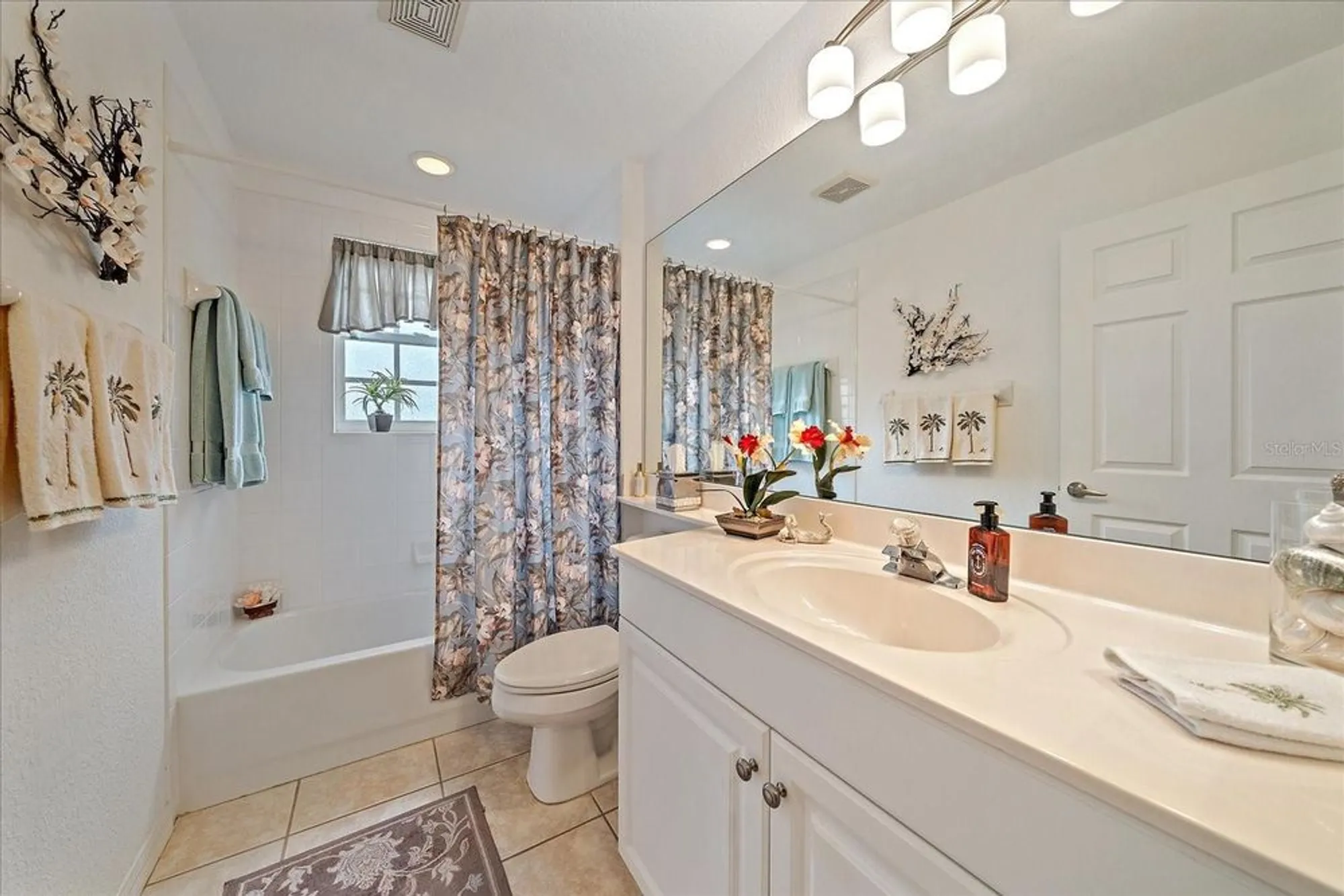 Property Slideshow image 24 of 44 | 6334 grand oak cir 201, Bradenton, FL, 34203