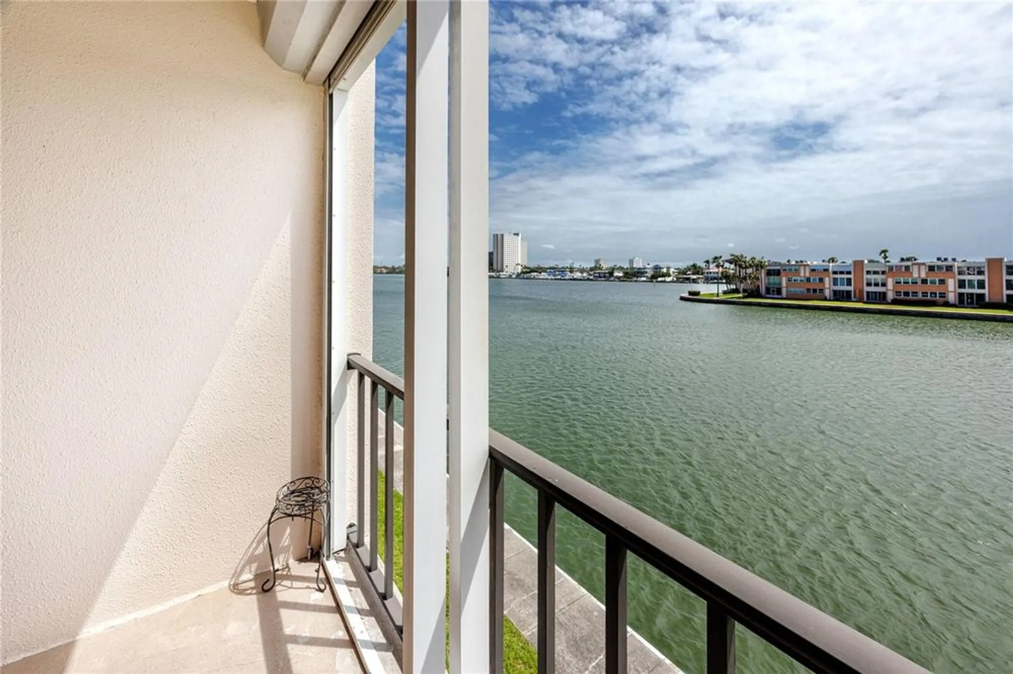 Property Slideshow image 25 of 59 | 7645 sun island dr 304, South Pasadena, FL, 33707
