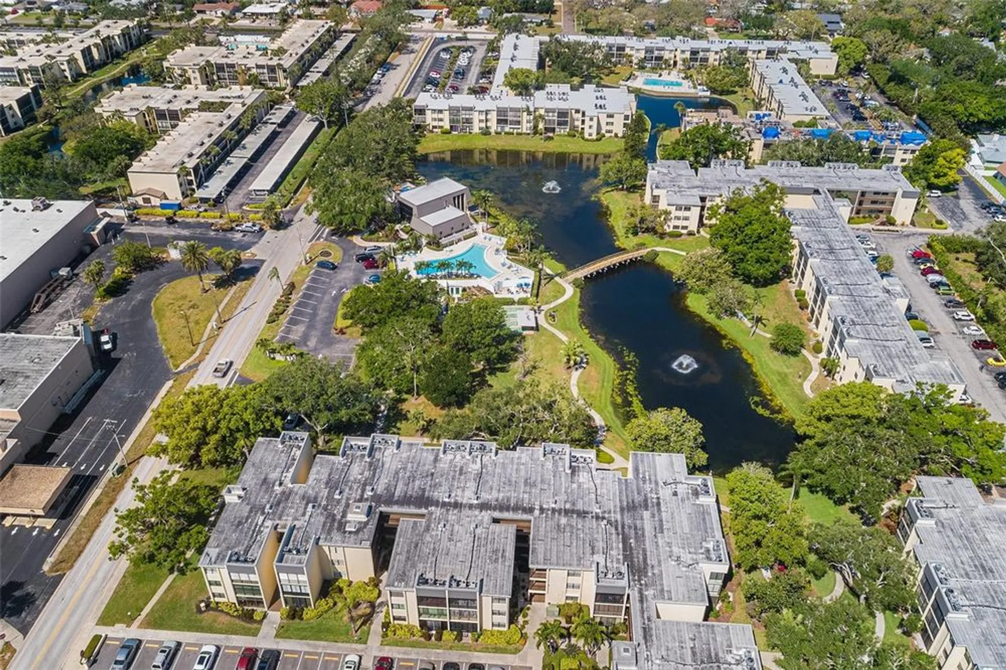 Property Slideshow image 4 of 37 | 14130 rosemary ln 1202, Largo, FL, 33774