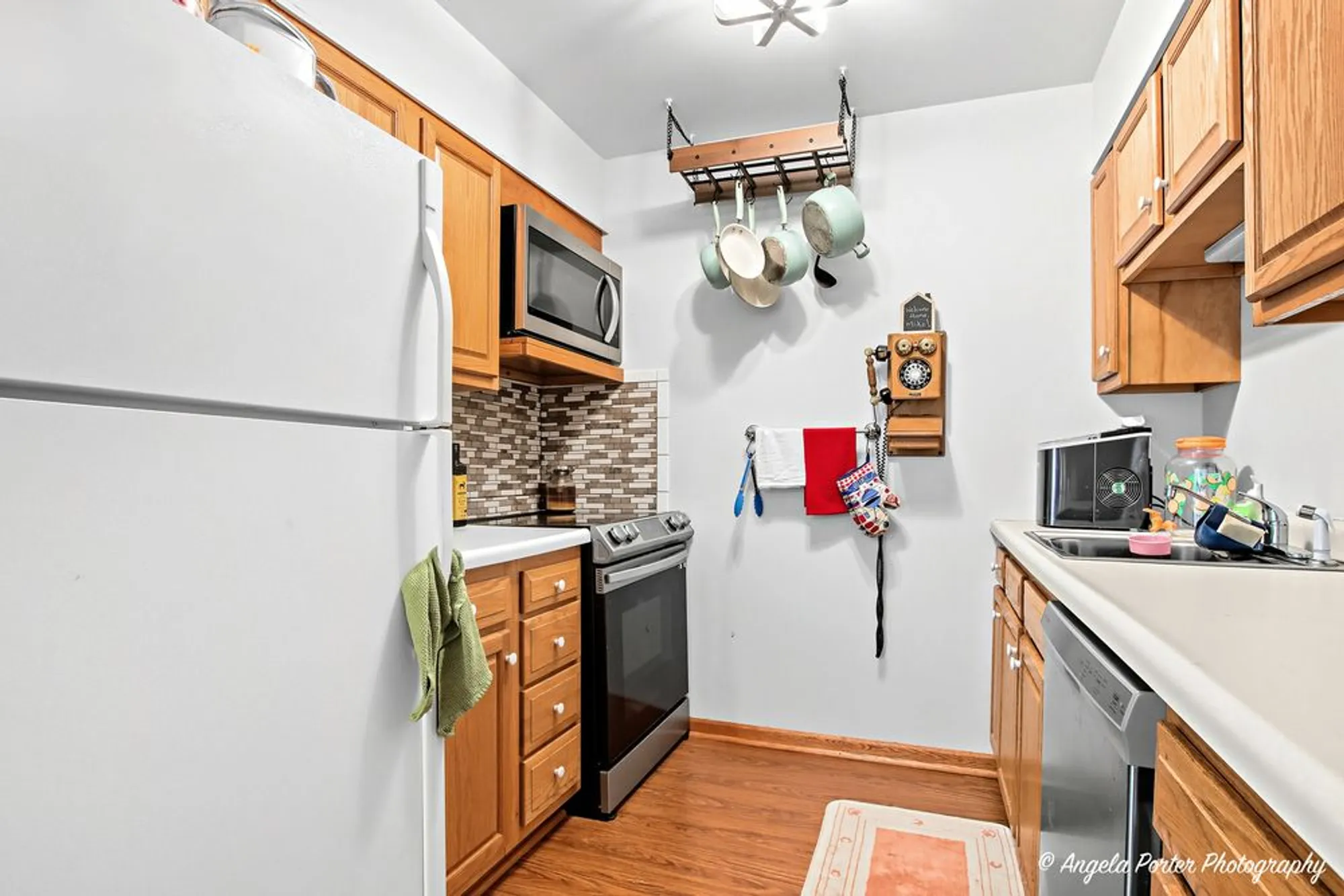 Property Slideshow image 7 of 26 | 7314 chevy chase ct, Fox Lake, IL, 60020