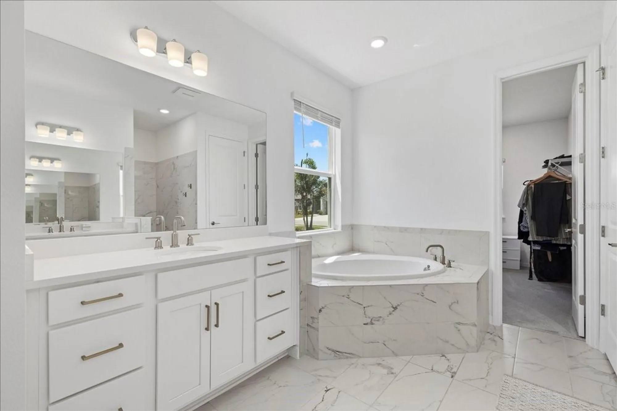 Property Slideshow image 23 of 52 | 4423 pond brook ct, Bradenton, FL, 34211