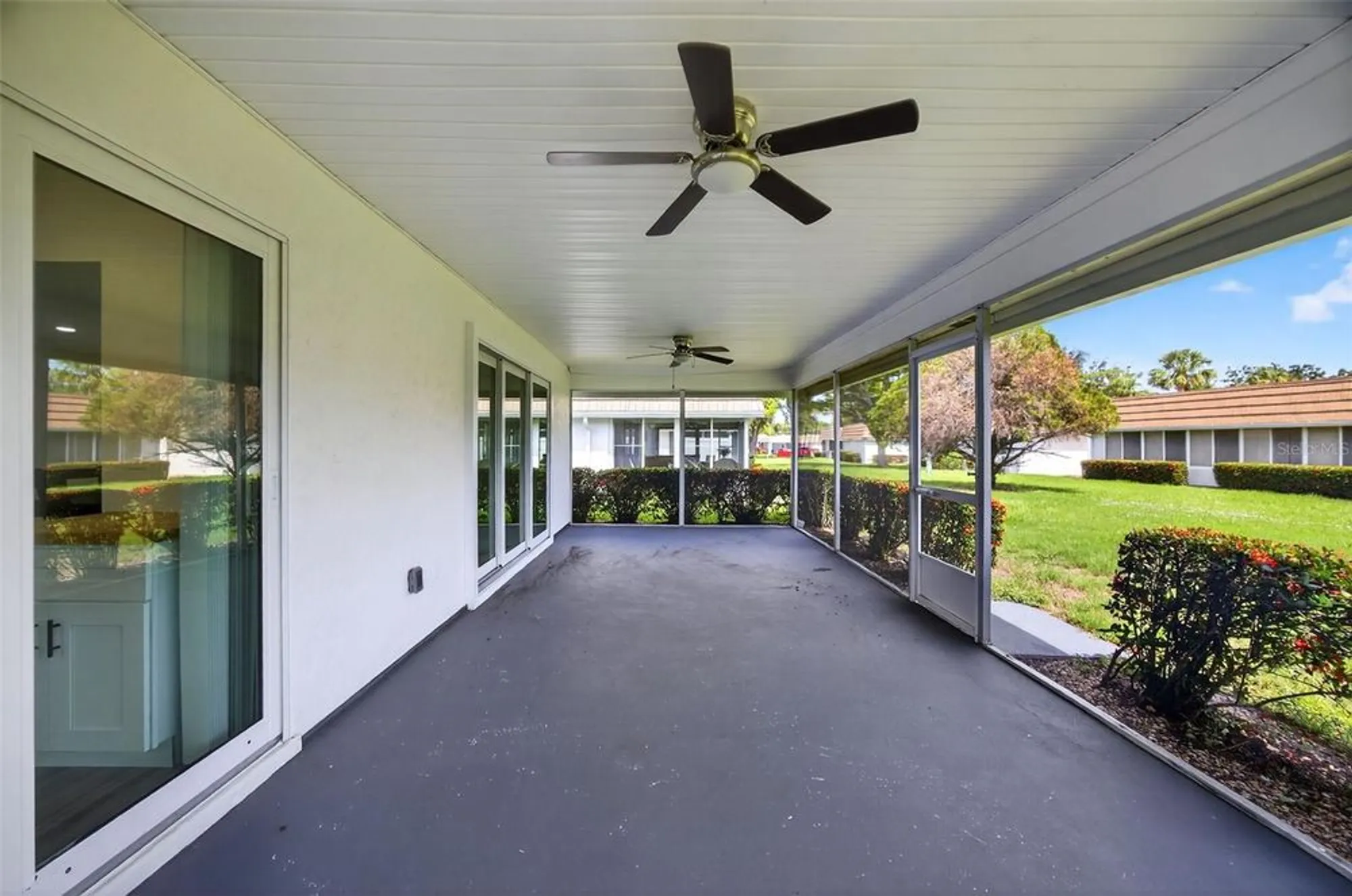 Property Slideshow image 19 of 34 | 2733 riverbluff pl v57, Sarasota, FL, 34231