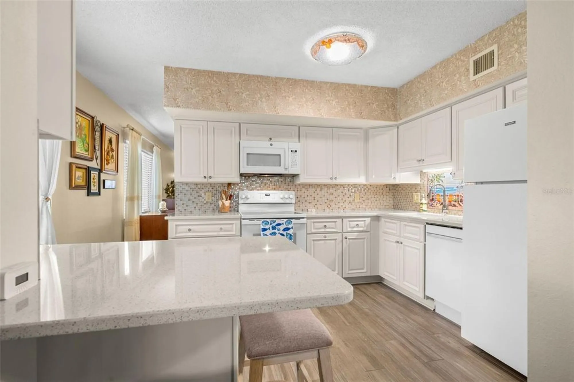 Property Slideshow image 11 of 39 | 2379 finlandia ln apt 21, Clearwater, FL, 33763