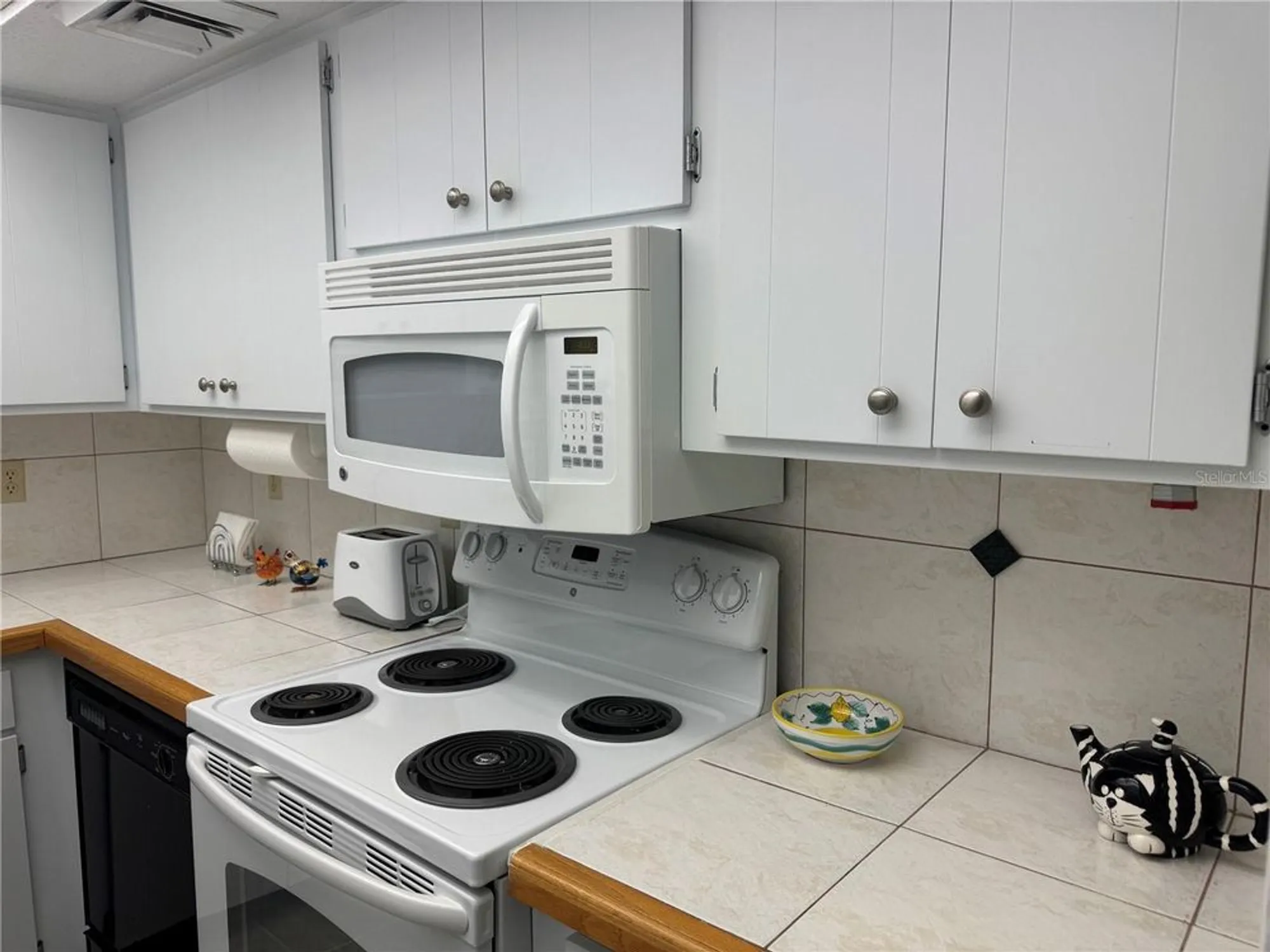 Property Slideshow image 6 of 14 | 2437 harbor blvd 106, Port Charlotte, FL, 33952