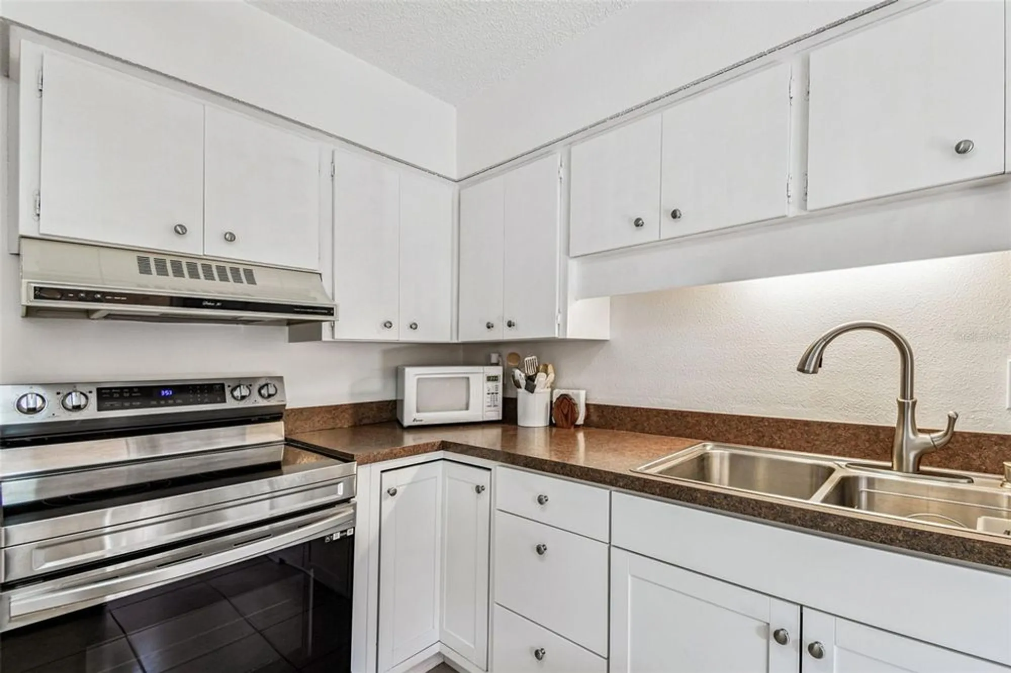 Property Slideshow image 15 of 41 | 4423 pelorus dr b, New Port Richey, FL, 34652