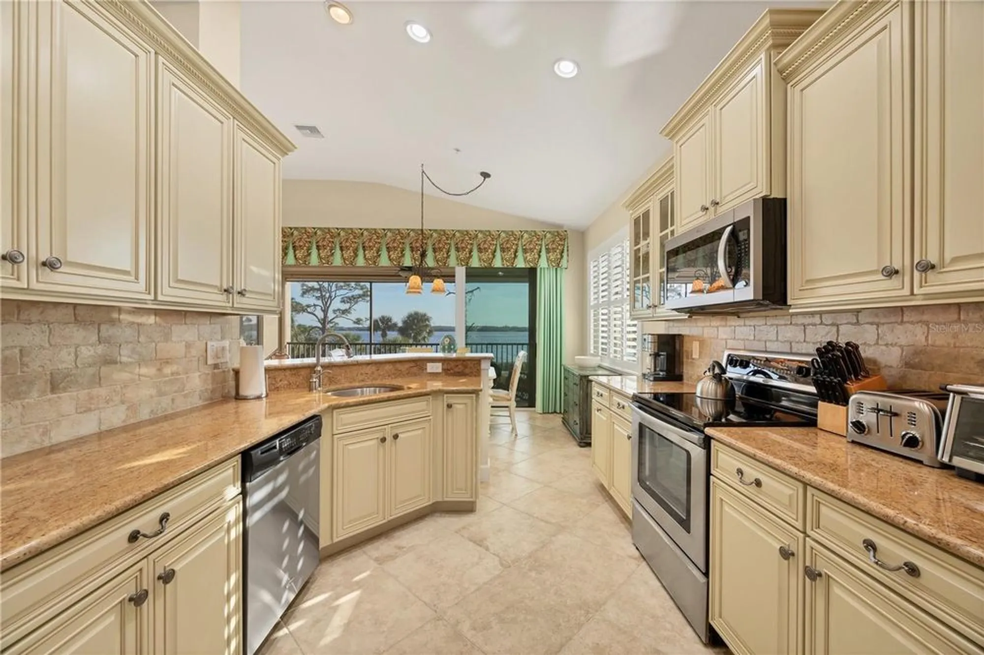Property Slideshow image 10 of 44 | 4746 club dr # 202, Port Charlotte, FL, 33953