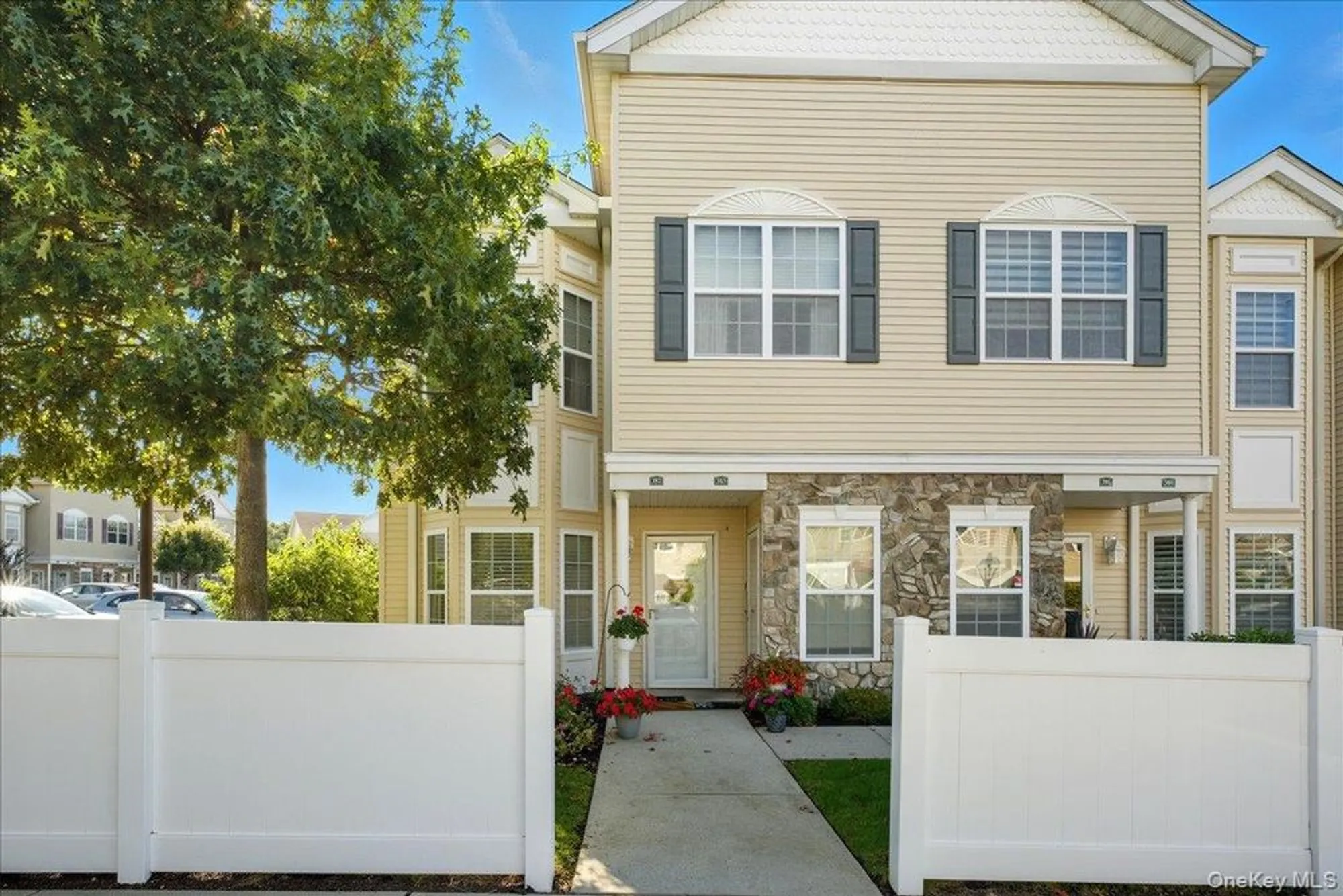 Property Slideshow image 12 of 39 | 383 summer ct, East Meadow, NY, 11554