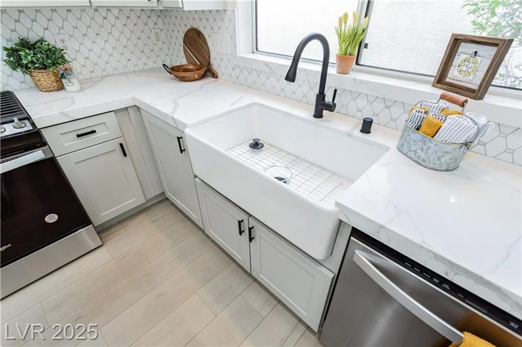 Property Slideshow image 31 of 72 | 2589 evansville ave, Henderson, NV, 89052