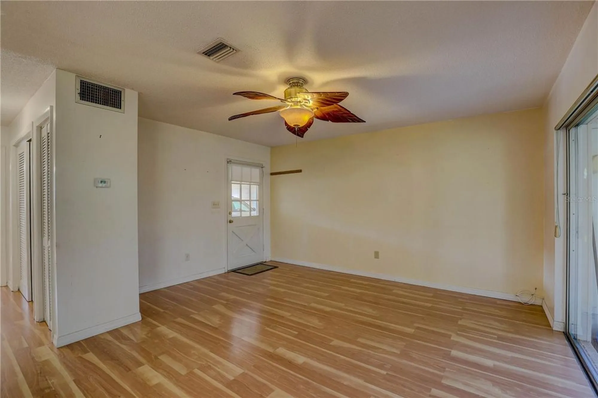Property Slideshow image 10 of 28 | 864 lake haven rd, Dunedin, FL, 34698
