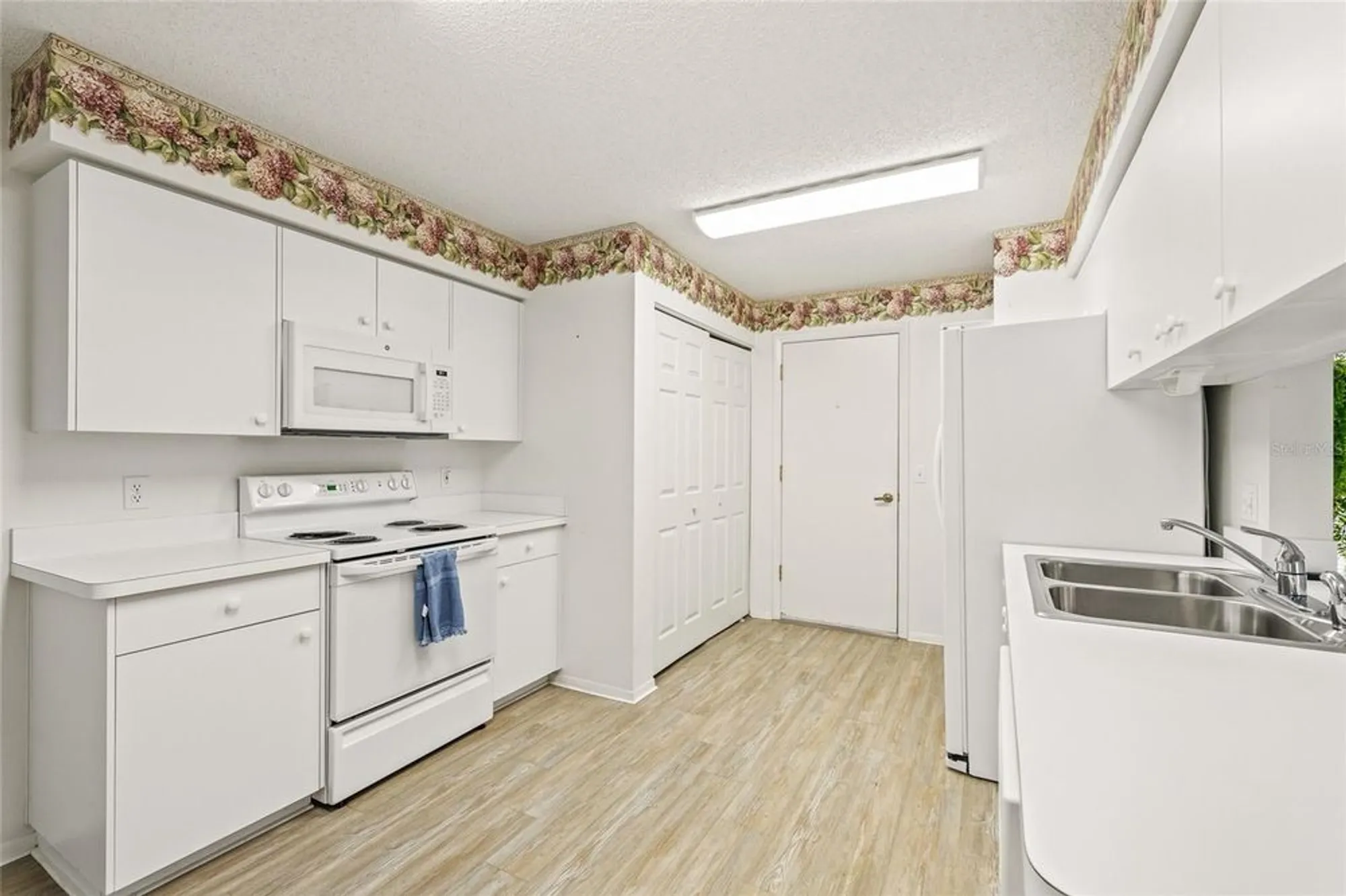 Property Slideshow image 5 of 49 | 7343 willow brook dr, Spring Hill, FL, 34606