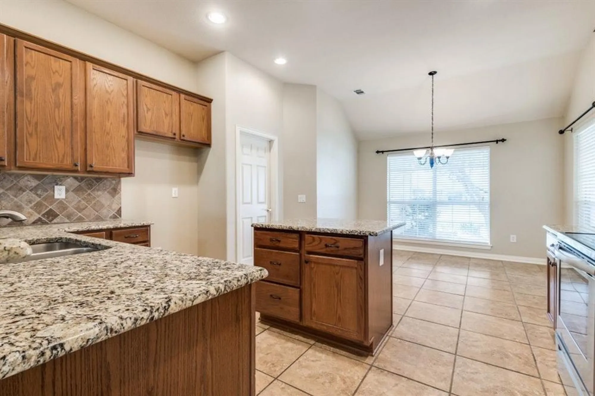 Property Slideshow image 4 of 13 | 9056 crestview dr, Denton, TX, 76207