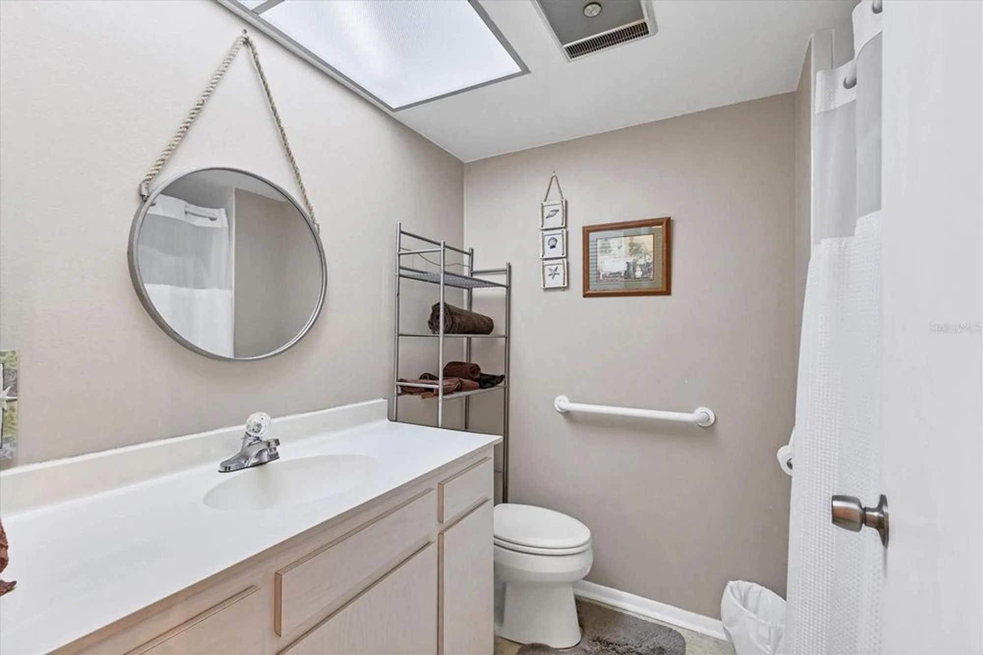Property Slideshow image 15 of 34 | 1111 w faith cir apt 2004, Bradenton, FL, 34212