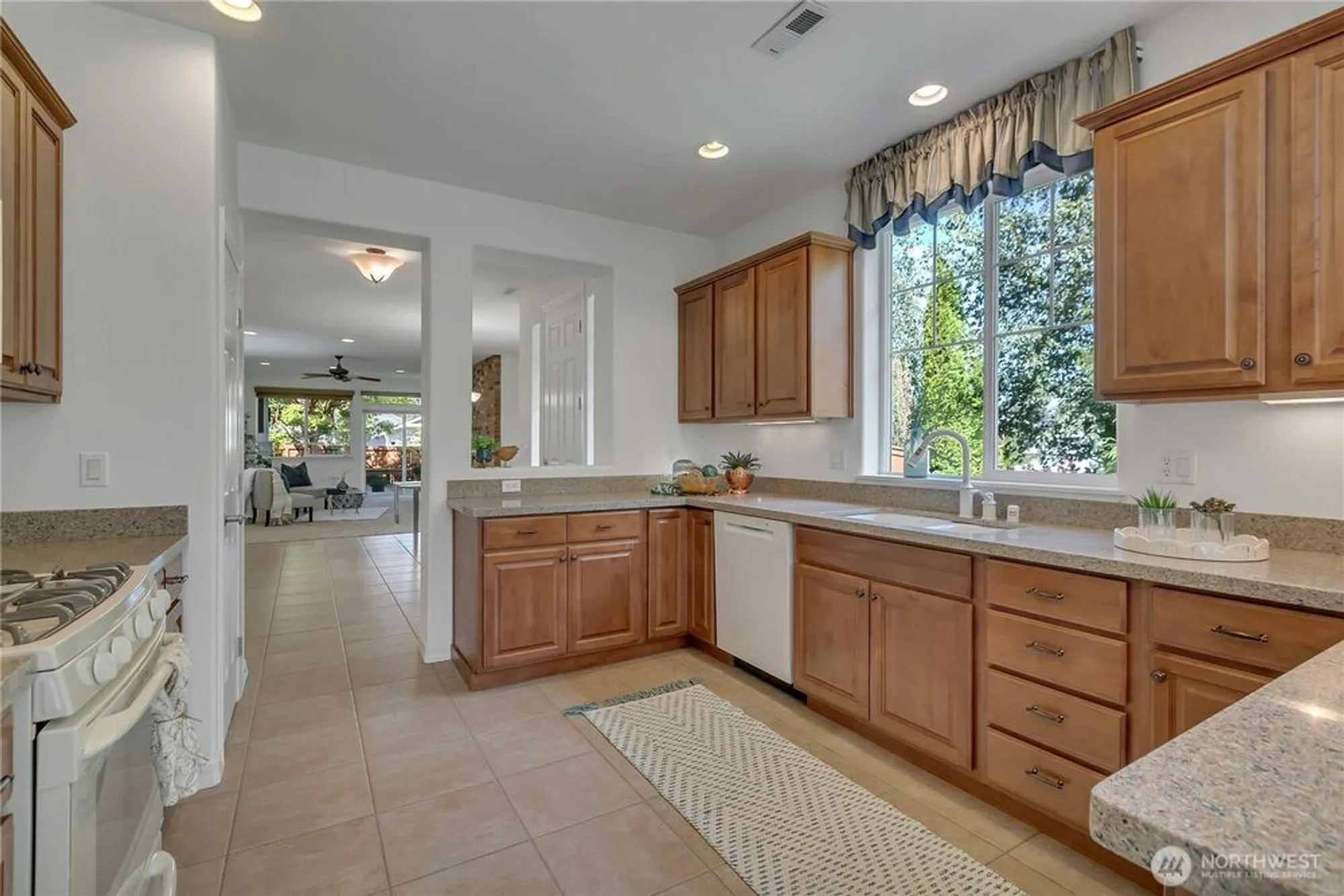 Property Slideshow image 9 of 38 | 4961 spokane st, Lacey, WA, 98516