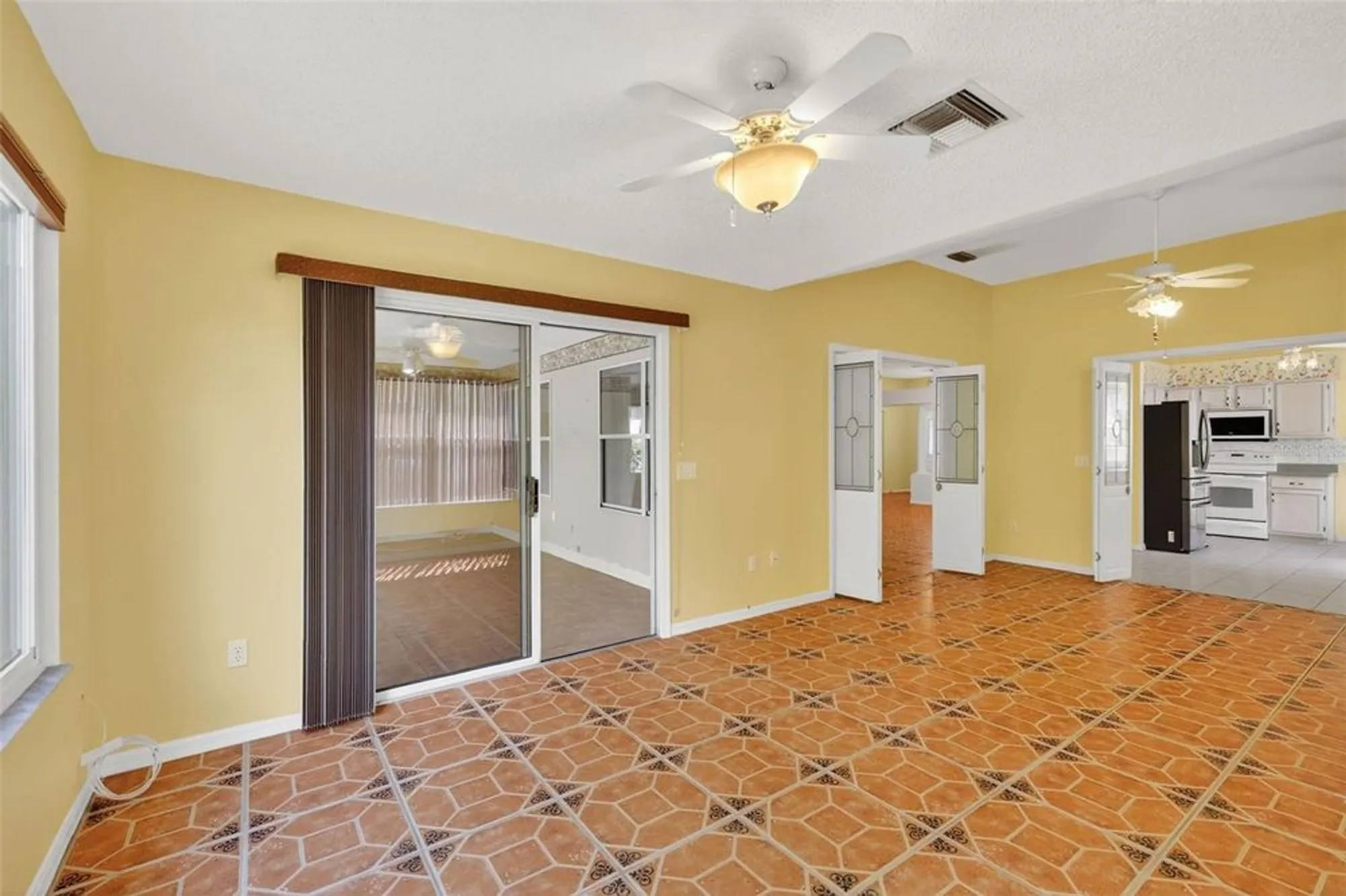 Property Slideshow image 22 of 35 | 318 del mar dr, The Villages, FL, 32159