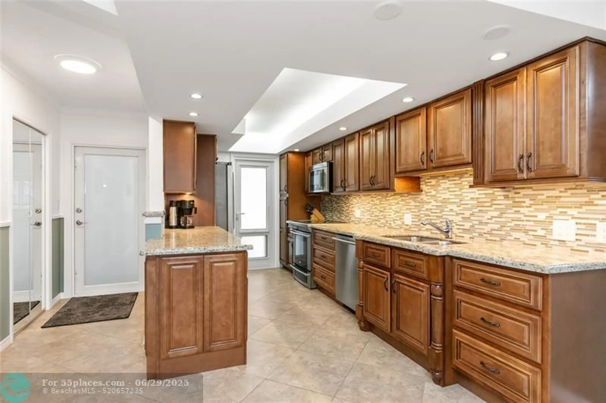 Property Slideshow image 4 of 39 | 2731 ne 14th street cswy 605, Pompano Beach, FL, 33062