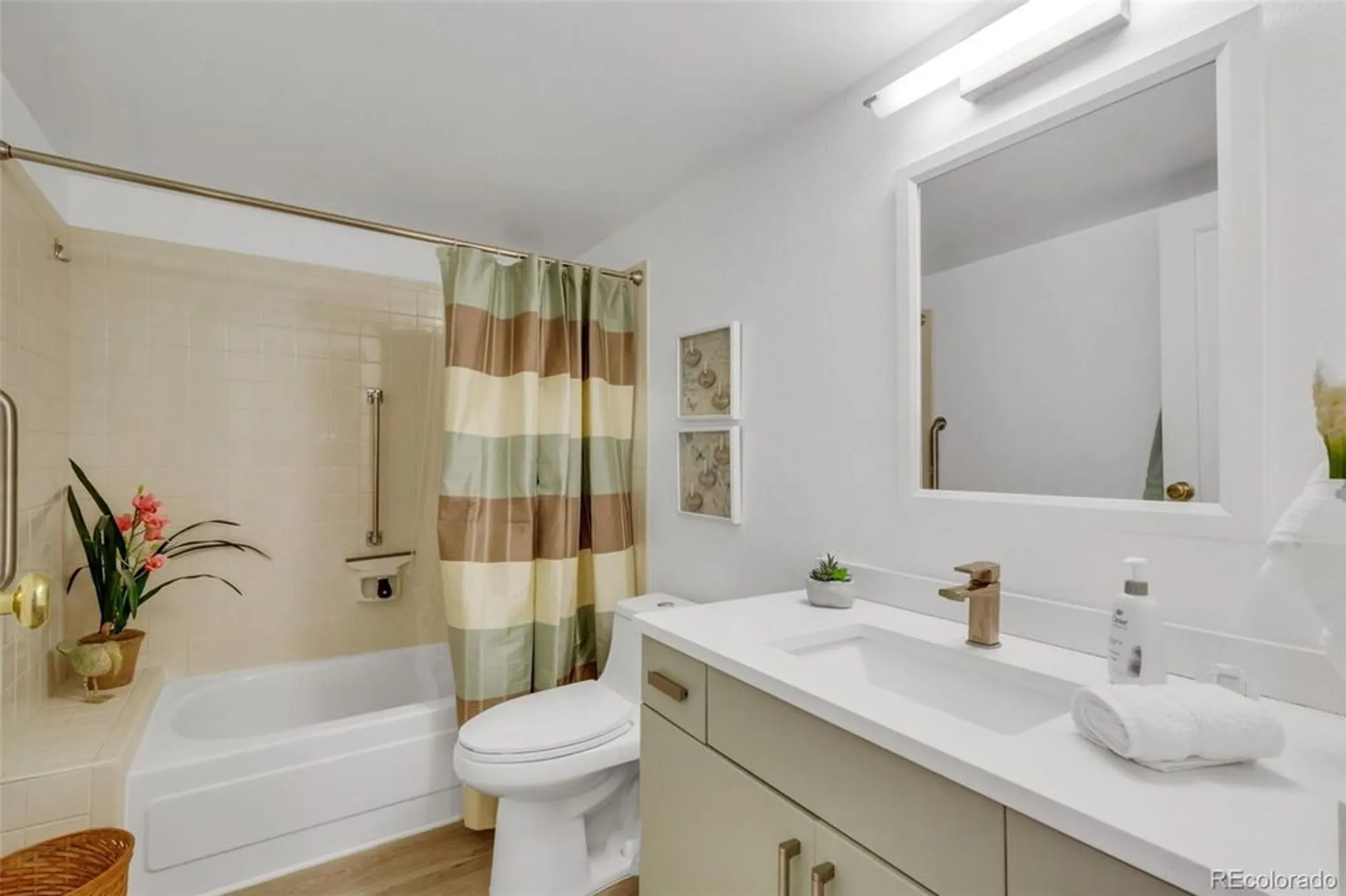 Property Slideshow image 17 of 43 | 13631 e marina dr apt 105, Aurora, CO, 80014