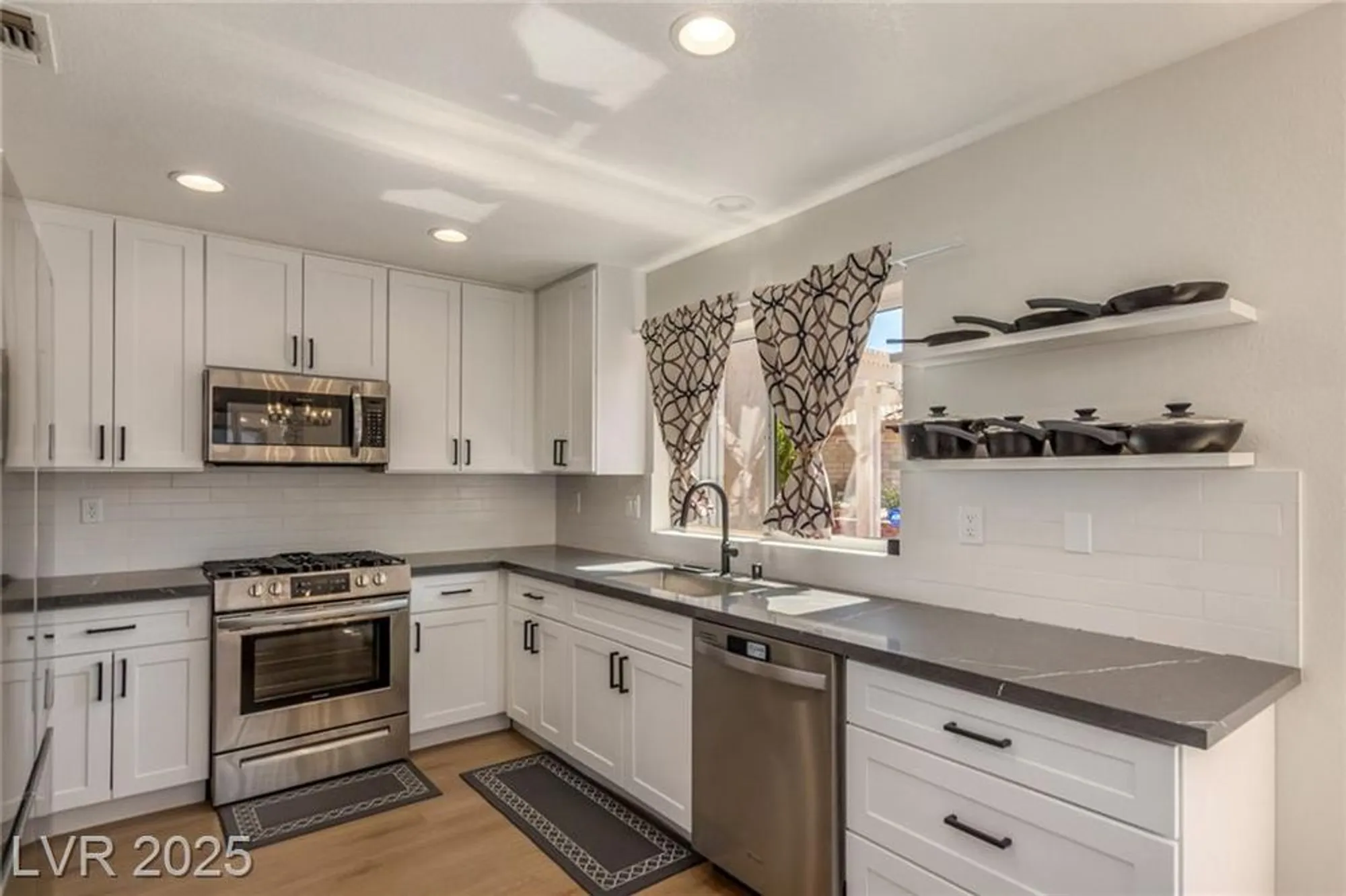 Property Slideshow image 13 of 42 | 8705 villa ridge dr, Las Vegas, NV, 89134