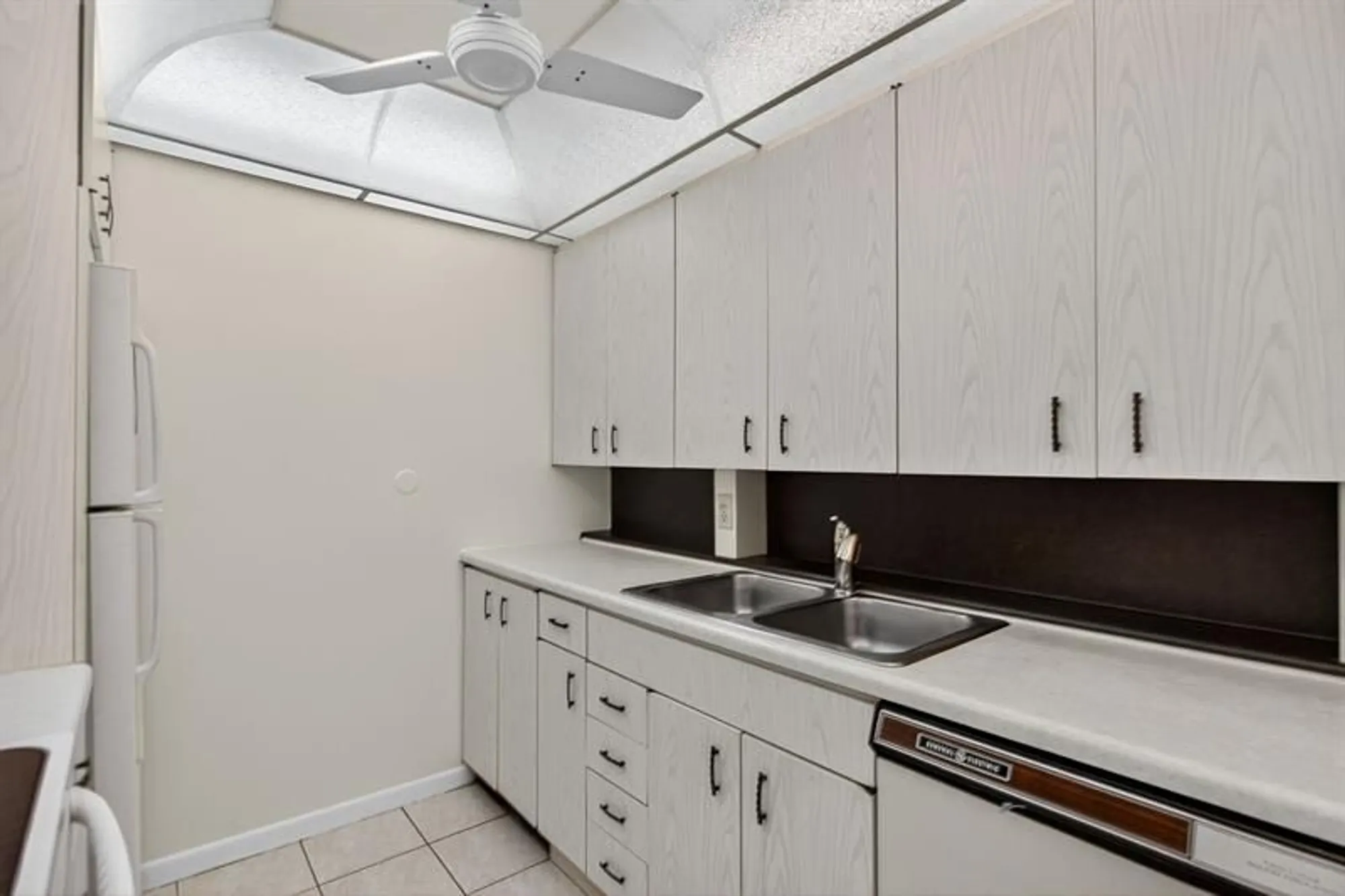 Property Slideshow image 10 of 60 | 2401 antigua cir e3, Coconut Creek, FL, 33066