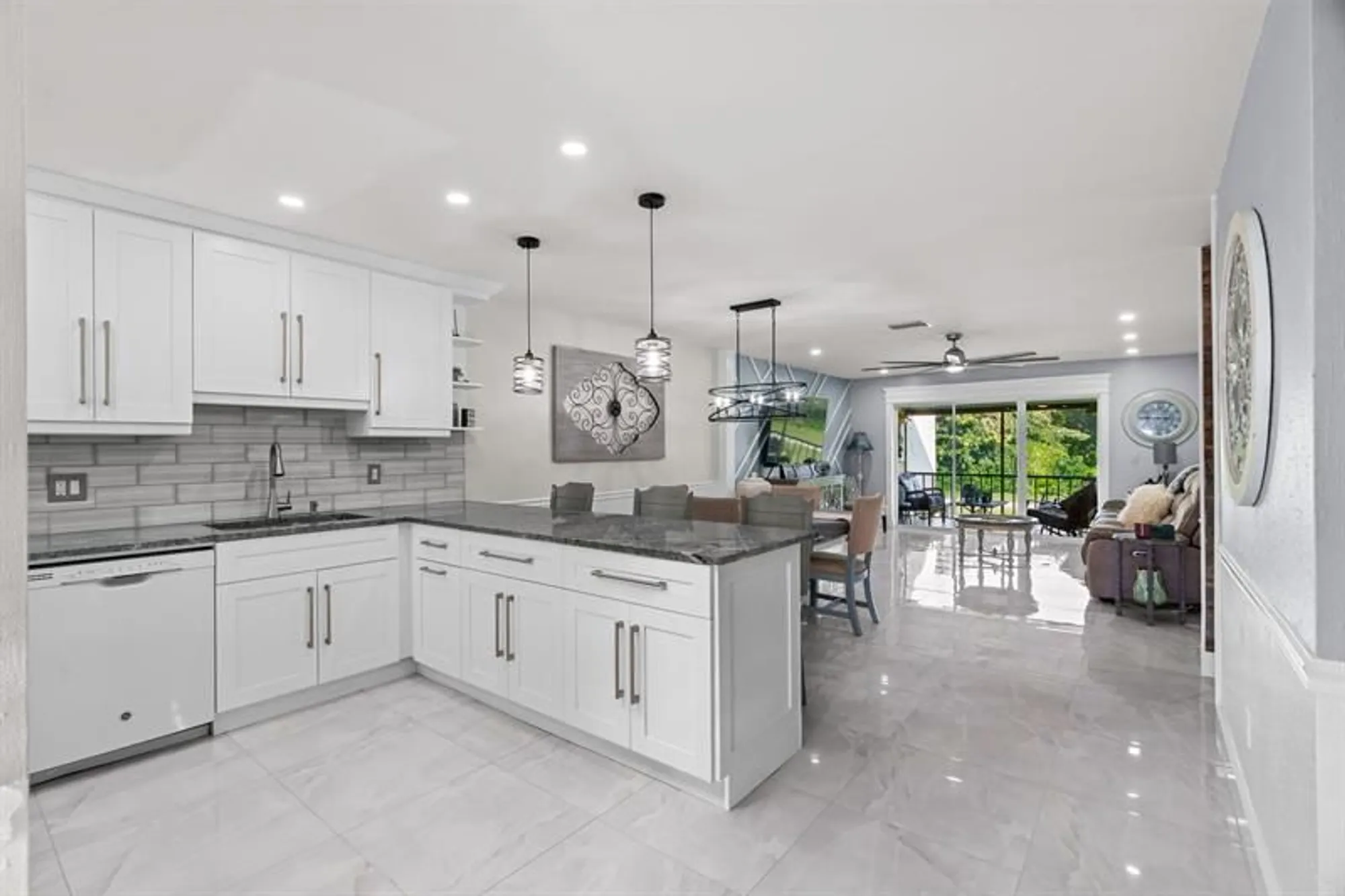 Property Slideshow image 14 of 42 | 21215 lago cir f, Boca Raton, FL, 33433