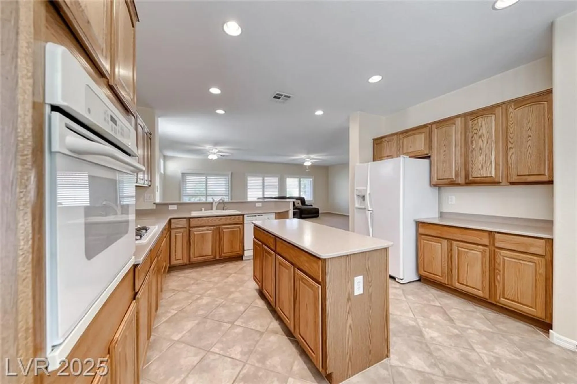 Property Slideshow image 16 of 56 | 2218 sandstone cliffs dr, Henderson, NV, 89044