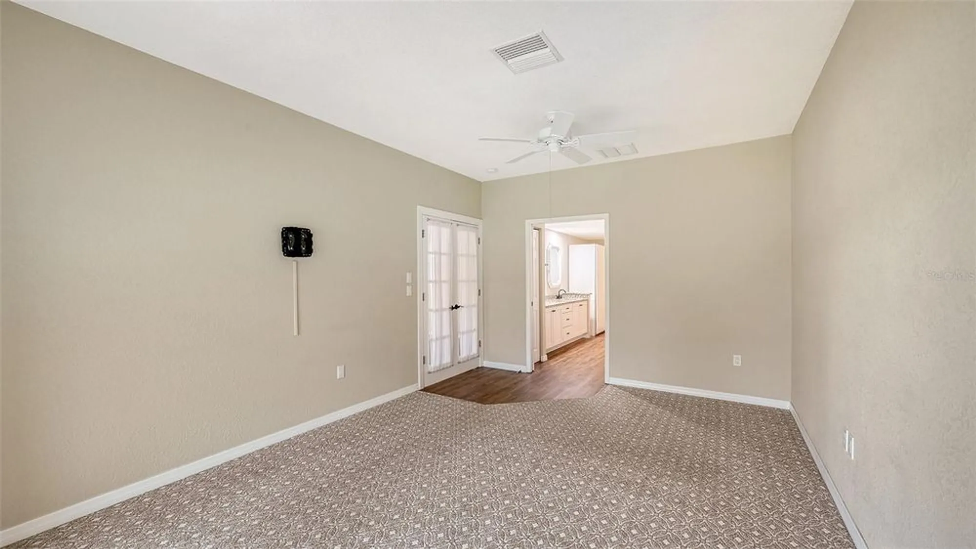 Property Slideshow image 25 of 63 | 7340 golf pointe cir, Sarasota, FL, 34243