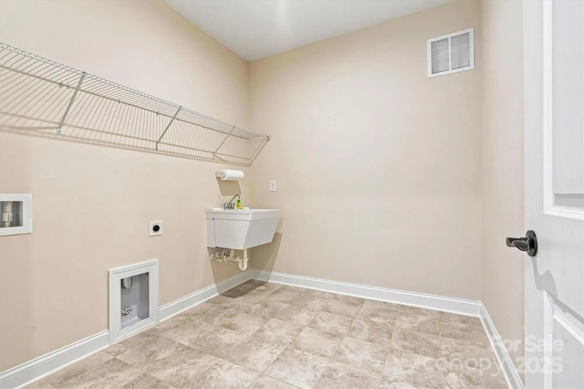 Property Slideshow image 33 of 48 | 7332 jolly brook dr, Charlotte, NC, 28215