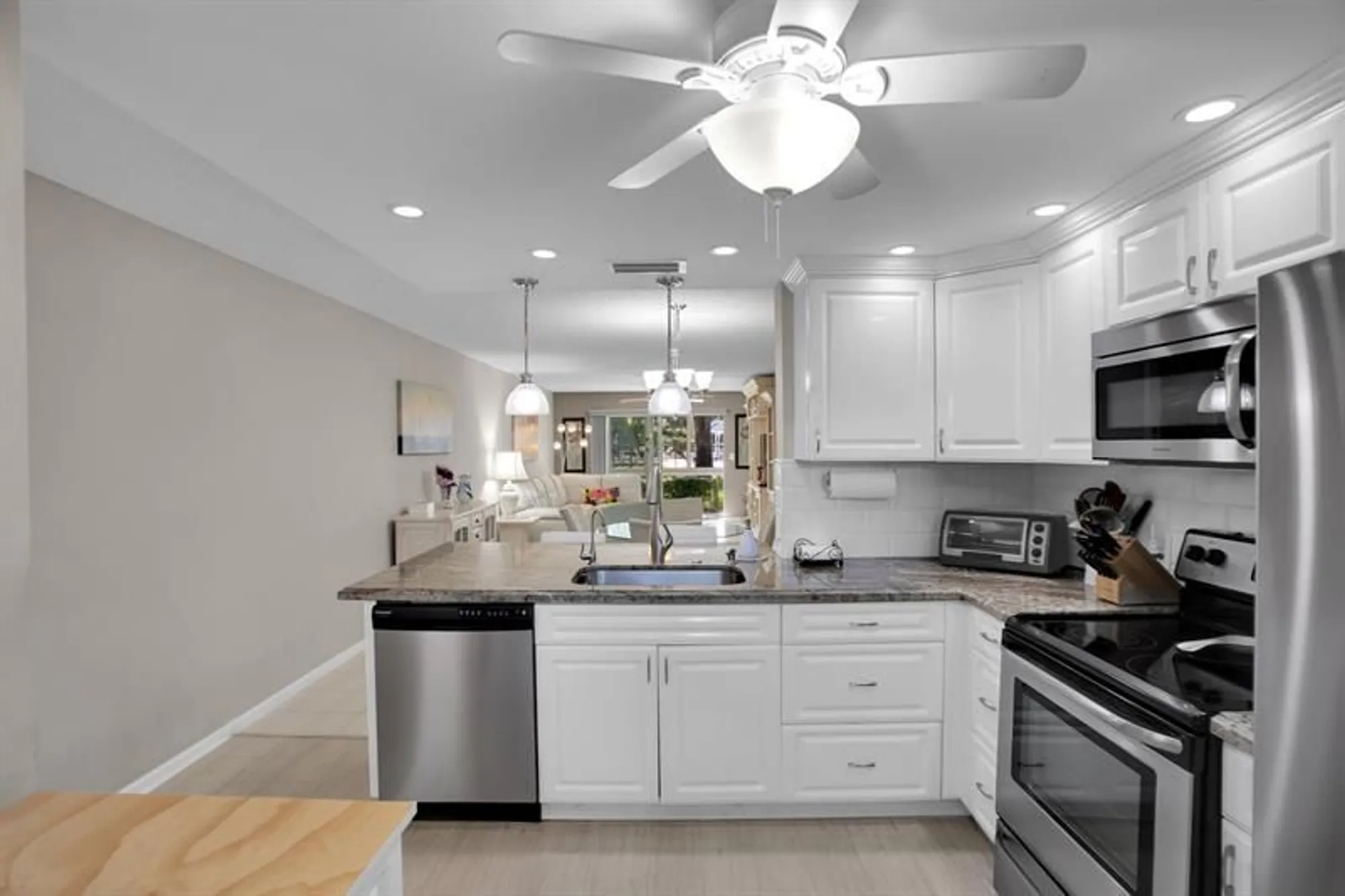 Property Slideshow image 3 of 32 | 3001 portofino isle l1, Coconut Creek, FL, 33066