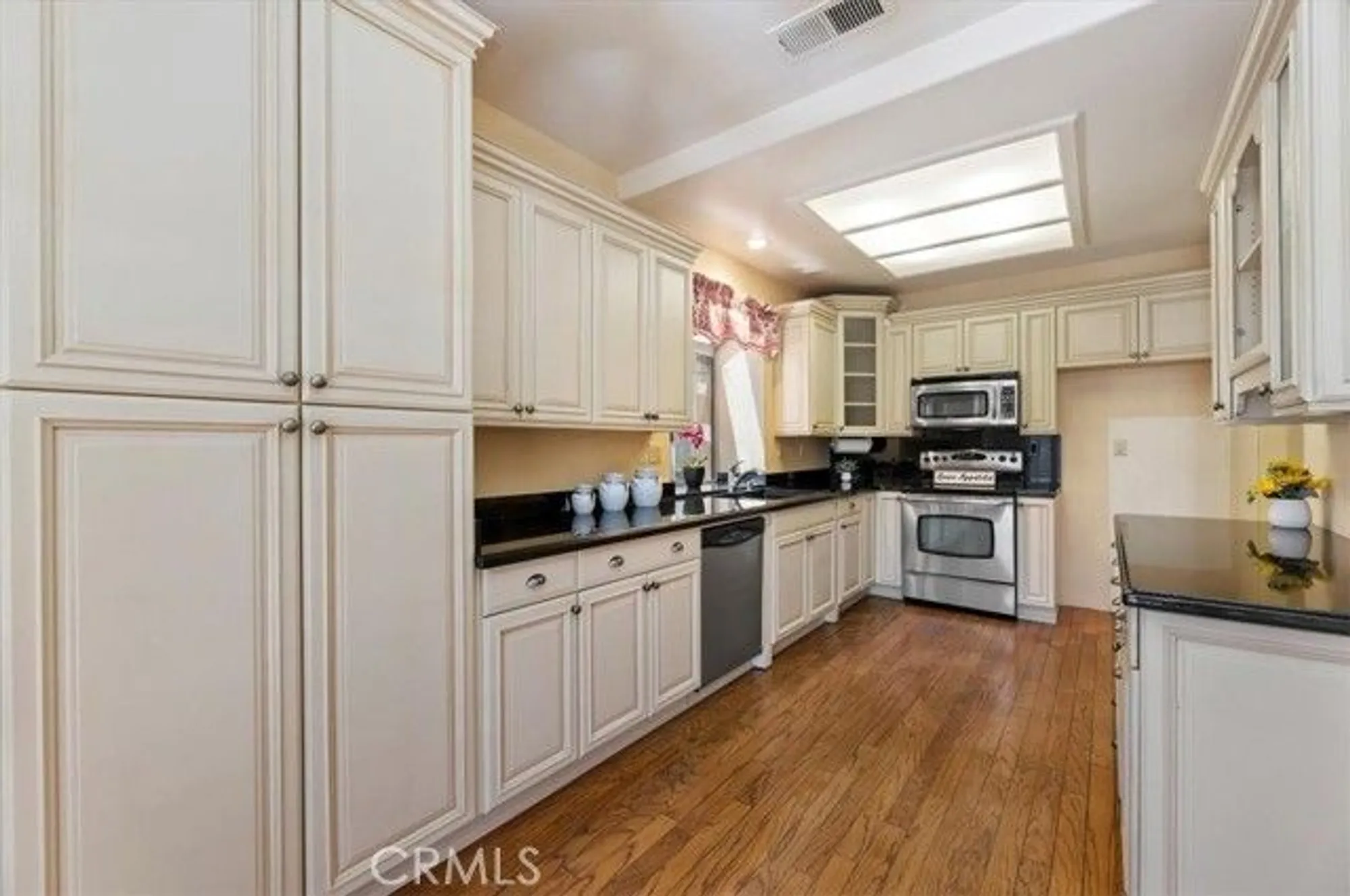 Property Slideshow image 21 of 69 | 24181 via prima vera, Murrieta, CA, 92562