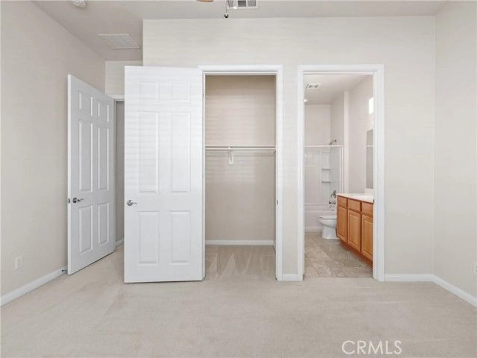 Property Slideshow image 21 of 38 | 19301 galloping hill rd, Apple Valley, CA, 92308