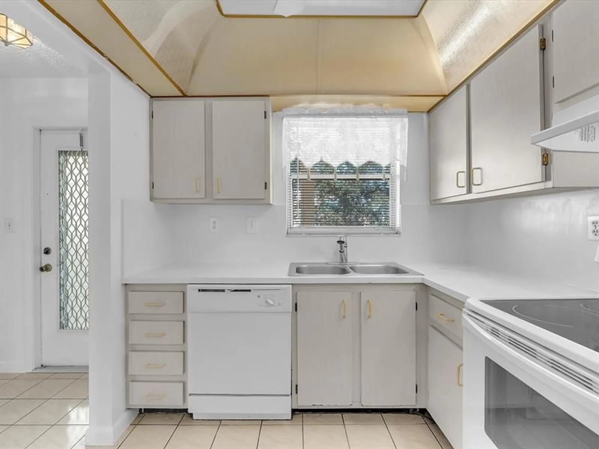 Property Slideshow image 9 of 29 | 6870 royal palm blvd 310m, Margate, FL, 33063