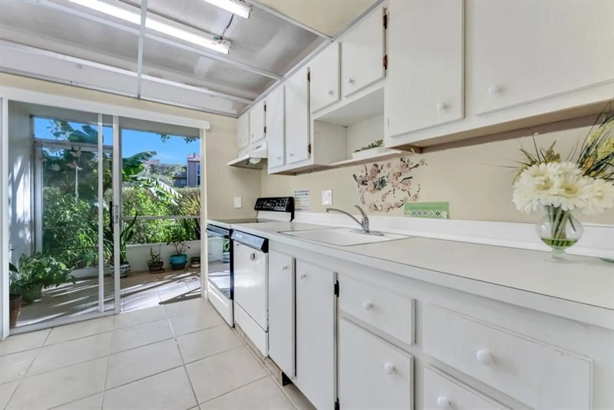 Property Slideshow image 4 of 29 | 331 nw 76th ave apt 104, Margate, FL, 33063
