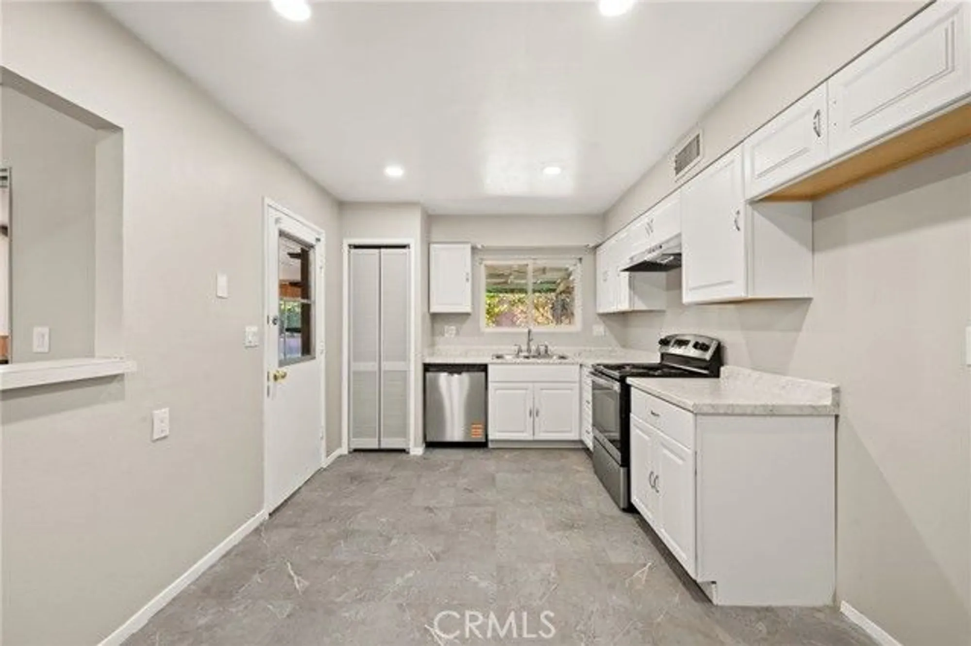 Property Slideshow image 16 of 34 | 28257 portsmouth dr, Menifee, CA, 92586